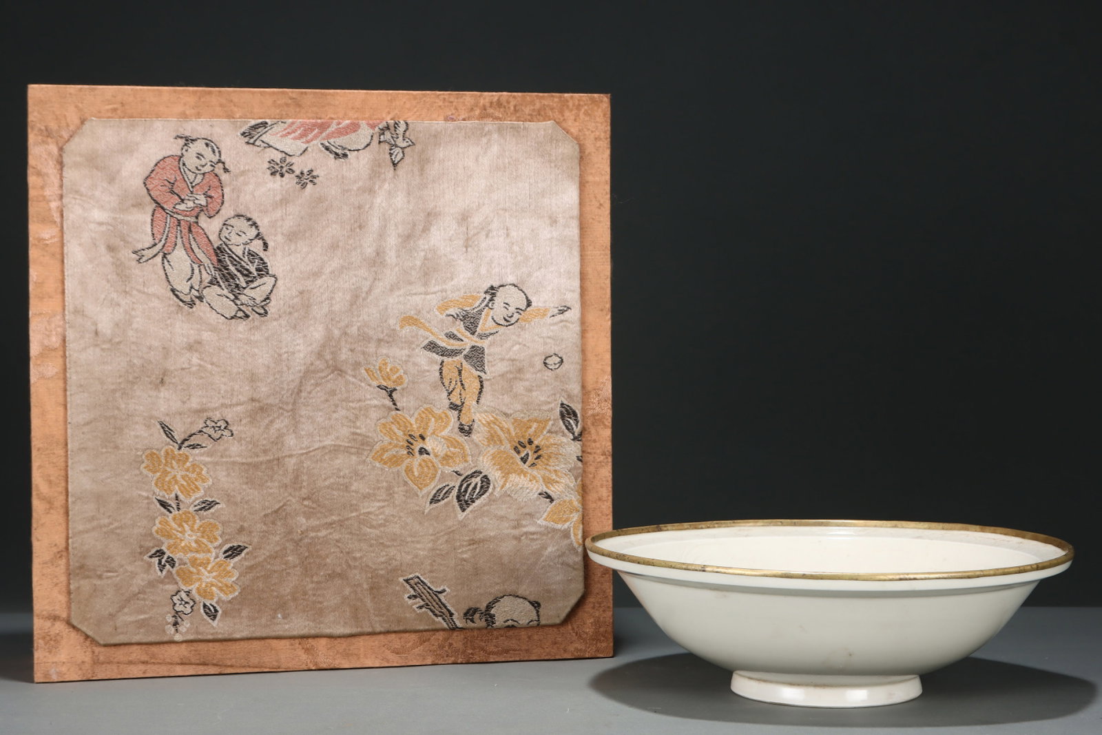 An Exquisite Ding yao Cover with Gold Phoenix Pattern Plate: An Exquisite Ding yao Cover with Gold Phoenix Pattern Plate,Song Dynasty,China,Size:3.3inx10.4in 定窑金口凤纹盘,中国宋代