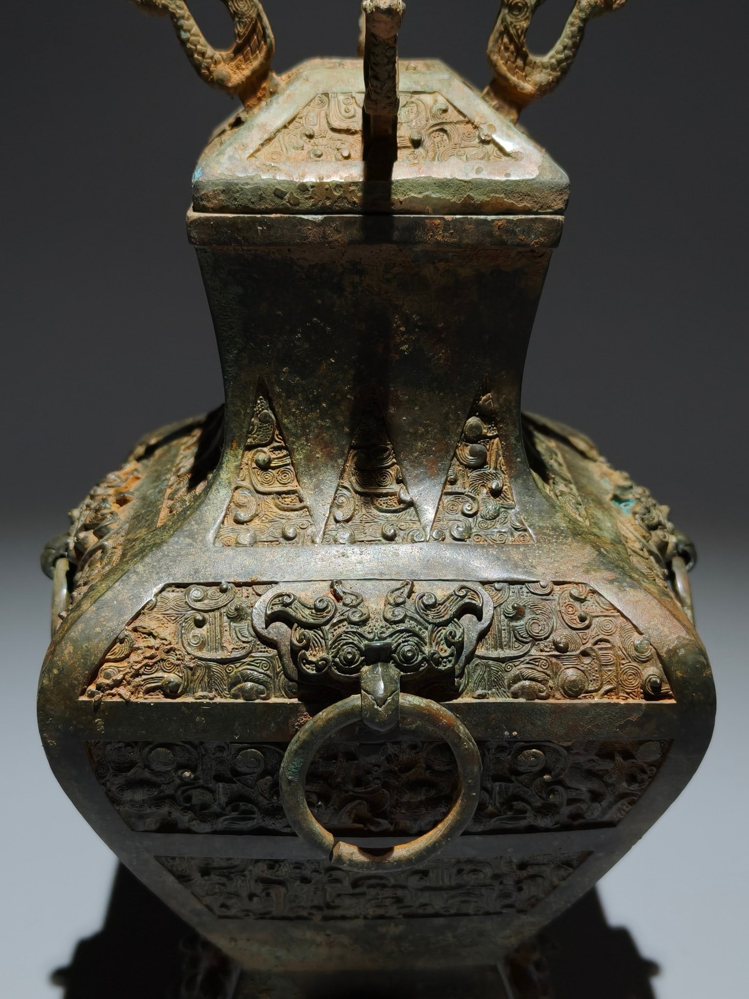 An Archaic Bronze Beast-Face Pattern Beast-Ears Pot - 2