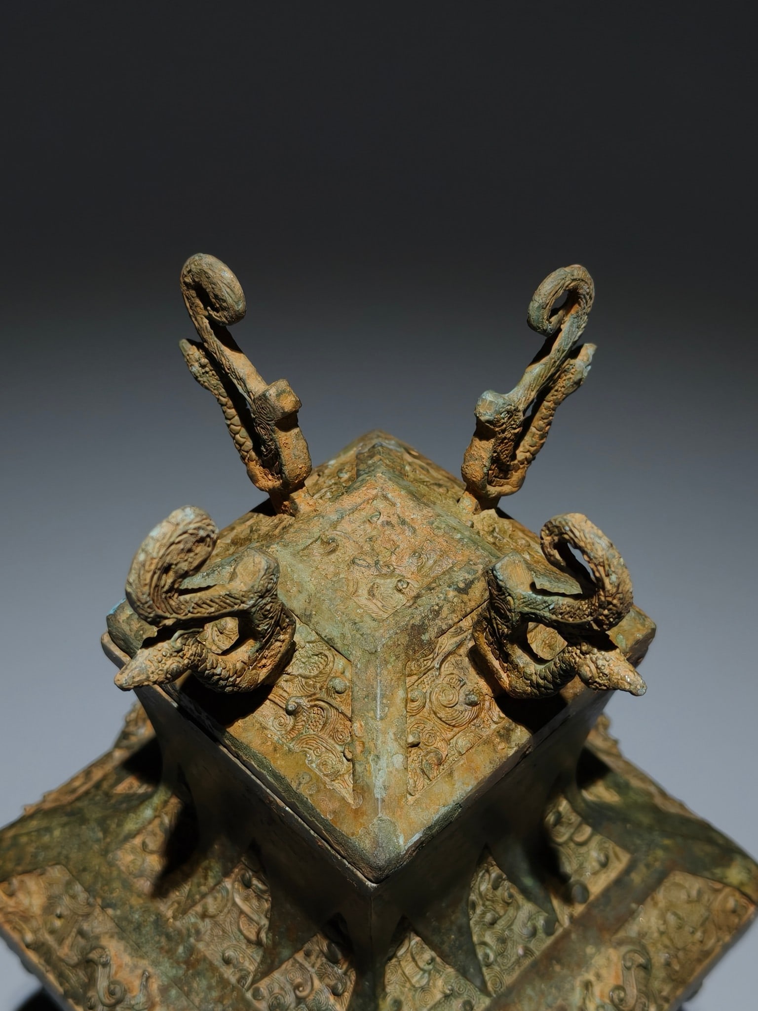 An Archaic Bronze Beast-Face Pattern Beast-Ears Pot - 5