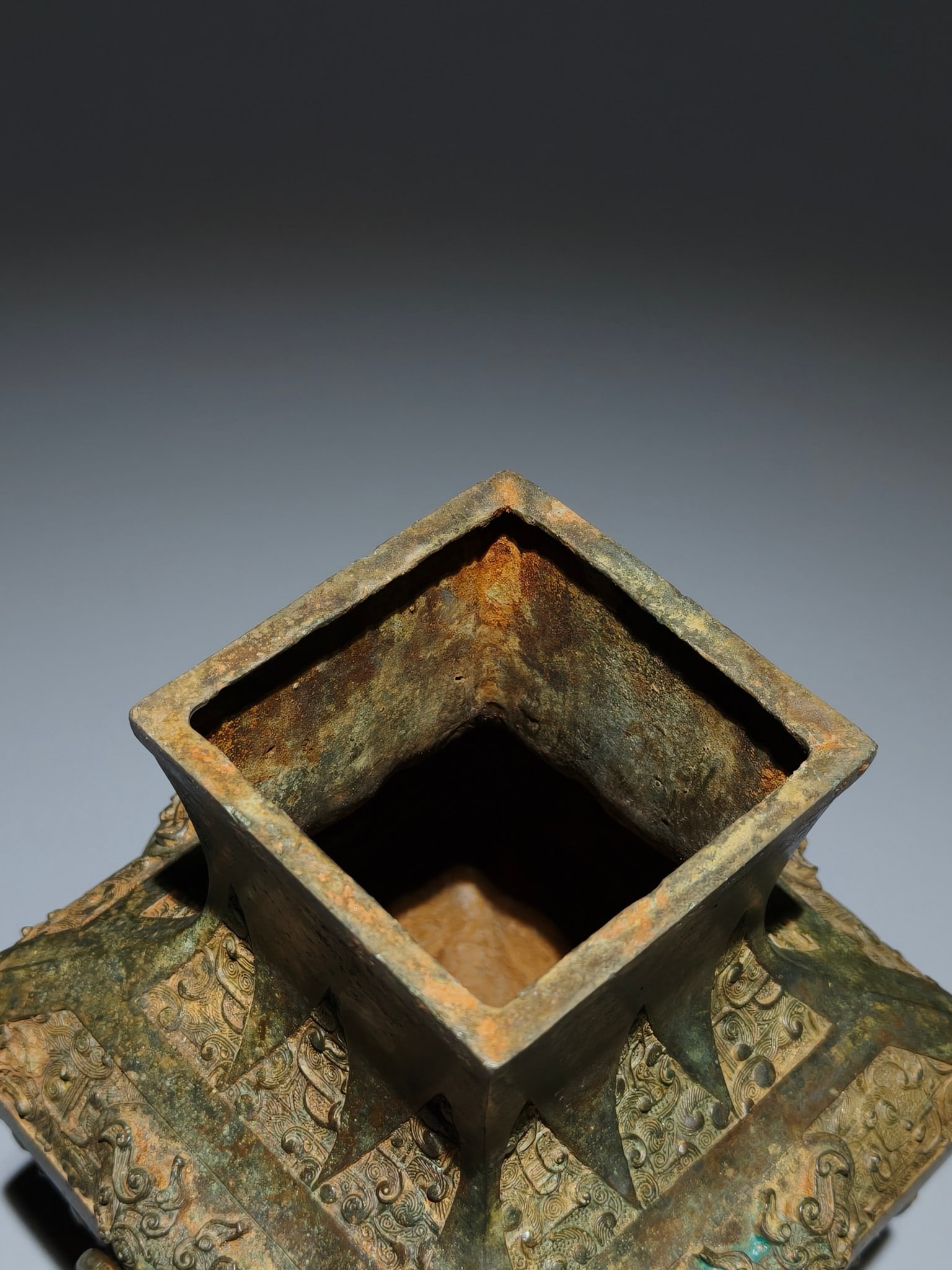An Archaic Bronze Beast-Face Pattern Beast-Ears Pot - 6