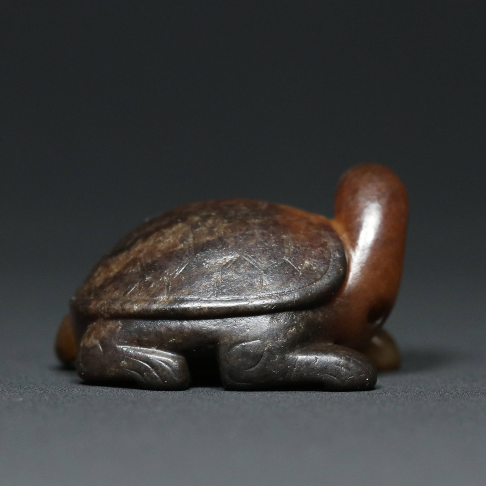 An Exquisite White Jade Turtle Pendant - 2