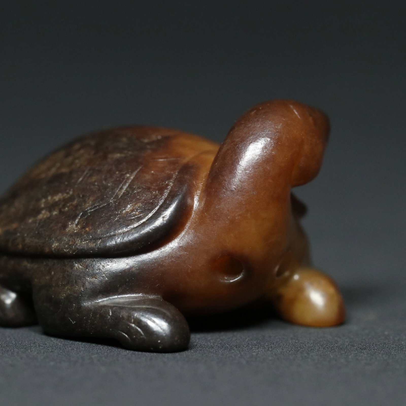 An Exquisite White Jade Turtle Pendant - 6