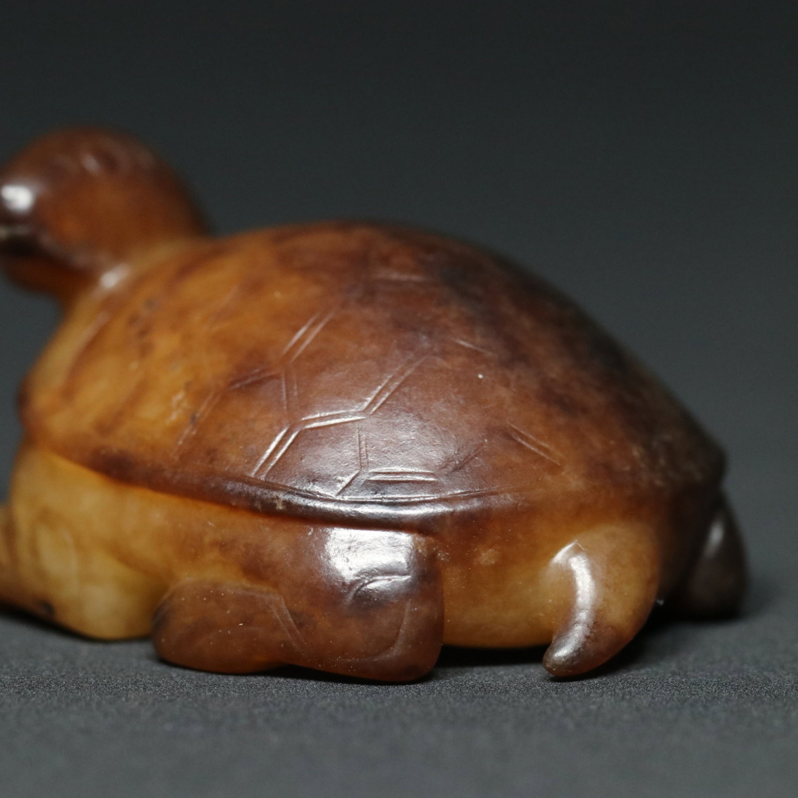 An Exquisite White Jade Turtle Pendant - 8