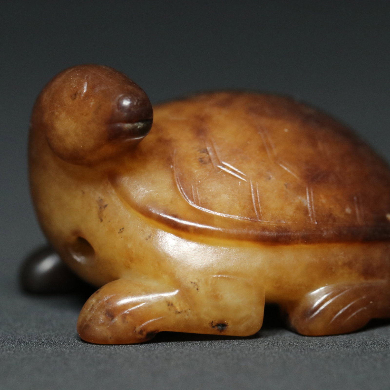 An Exquisite White Jade Turtle Pendant - 9