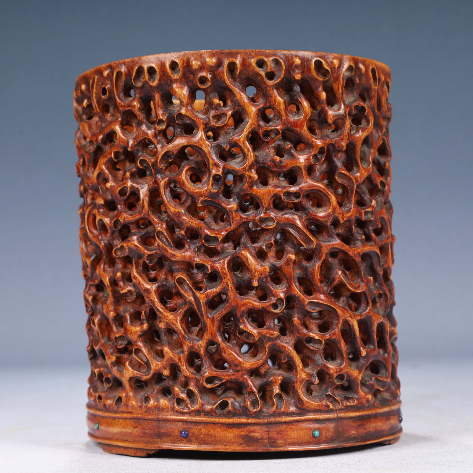 An Exquisite Bamboo Hollow Tripod Brush Pot: An Exquisite Bamboo Hollow Tripod Brush Pot,Qing Dynasty, China,Size:5.9inx6.5in,Weight:350g 竹雕镂空三足笔筒,中国清代