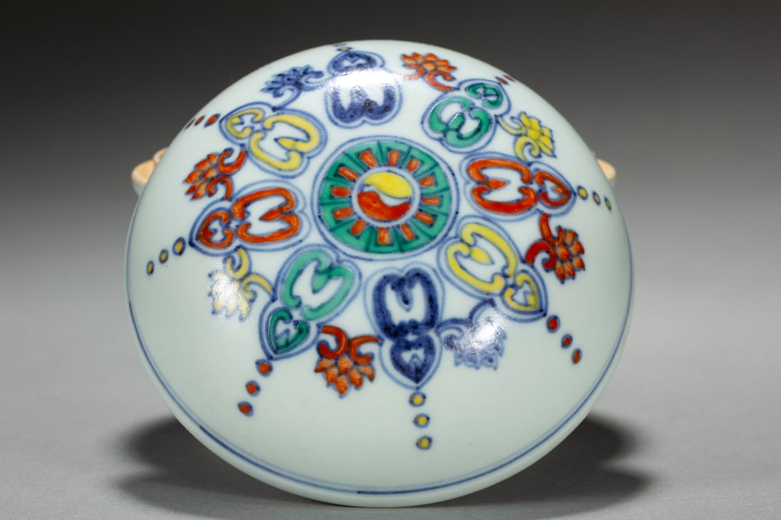 An Exquisite Doucai Flower Pattern Bowl with Cover - 5