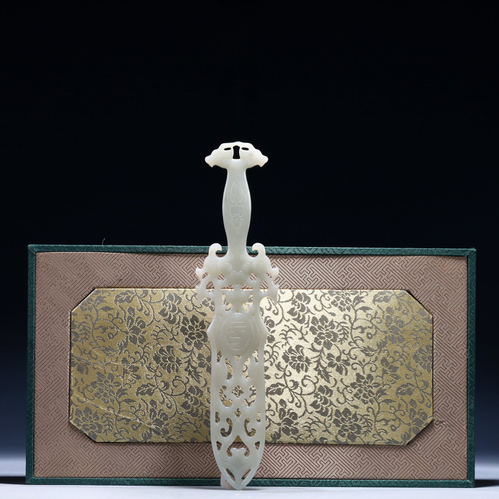 An Exquisite White Jade Dragon Pattern Sword: An Exquisite White Jade Dragon Pattern Sword,Qing Dynasty,China,Size:2inx0.4inx8.9in,Weight:138.6g 白玉龙纹剑,中国清代