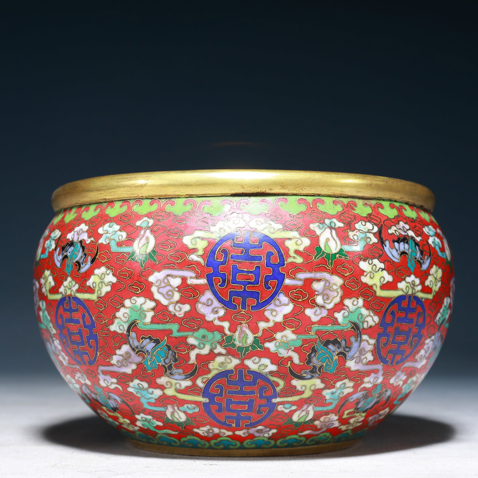 An Exquisite Cloisonne Auspicious Cloud,Bats and Peach Pattern Jar: An Exquisite Cloisonne Auspicious Cloud,Bats and Peach Pattern Jar,Qing Dynasty, China,Size:7.1inx4.3in,Weight:2600g 景泰蓝祥云福寿纹罐,中&#