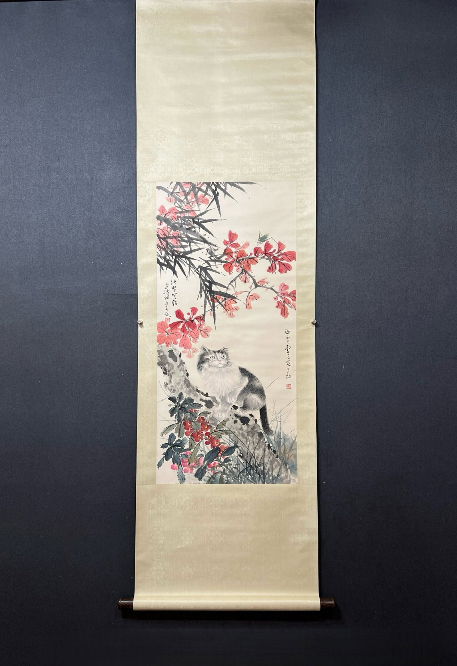 A Chinese Vertical Scroll Ink Painting of Flower and Cat on Paper: A Chinese Vertical Scroll Ink Painting of Flower and Cat on Paper,Wang Xuetao,Size:17.7inx37.8in 一幅中国水墨花卉猫画立轴,஍