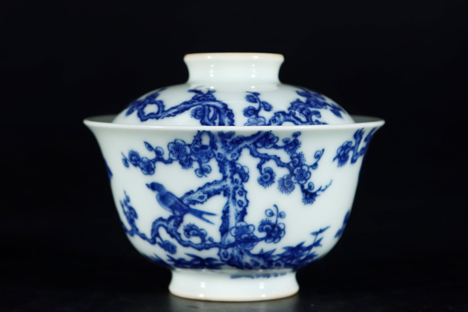 An Exquisite Blue and White Flower and Bird Pattern Bowl with Cover: An Exquisite Blue and White Flower and Bird Pattern Bowl with Cover,Qing Dynasty,China,Yongzheng Six-character Mark,Size:3.1inx3.5in