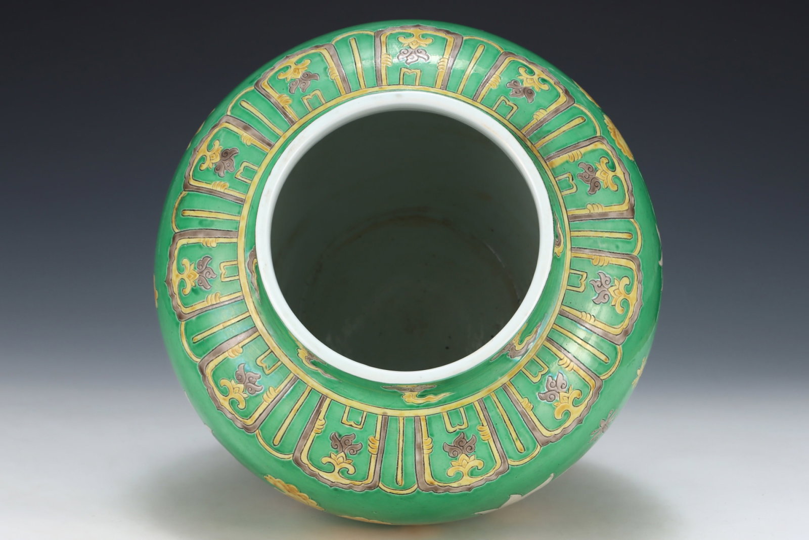 A Rare Biscuit Lotus Pattern Jar - 6