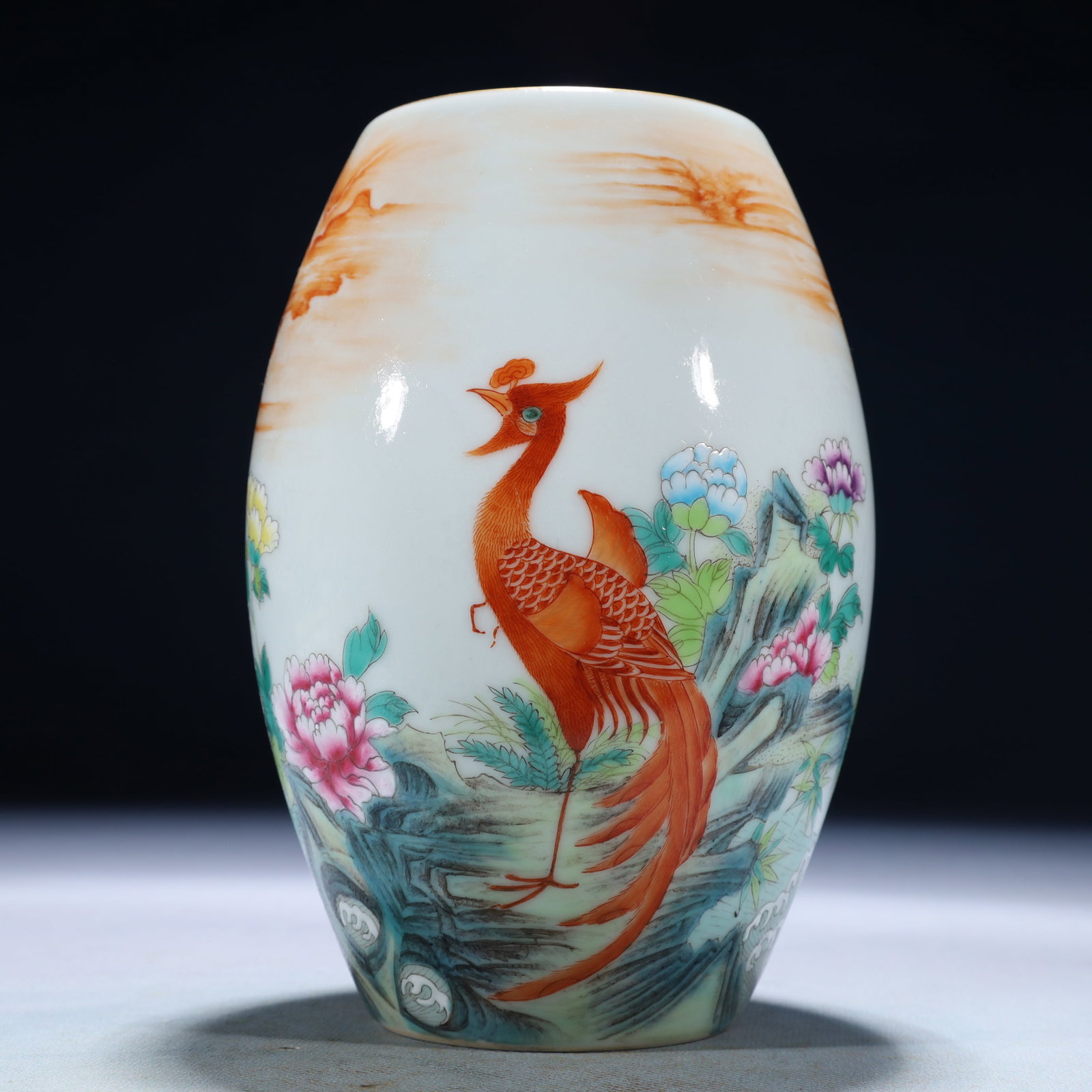 An Exquisite Famille-Rose Flower and Phoenix Pattern Vase,with poem: An Exquisite Famille-Rose Flower and Phoenix Pattern Vase,with poem,Qing Dynasty,China,Qianlong Six-character Mark,Size:4.7inx7.1in,Weight:900g