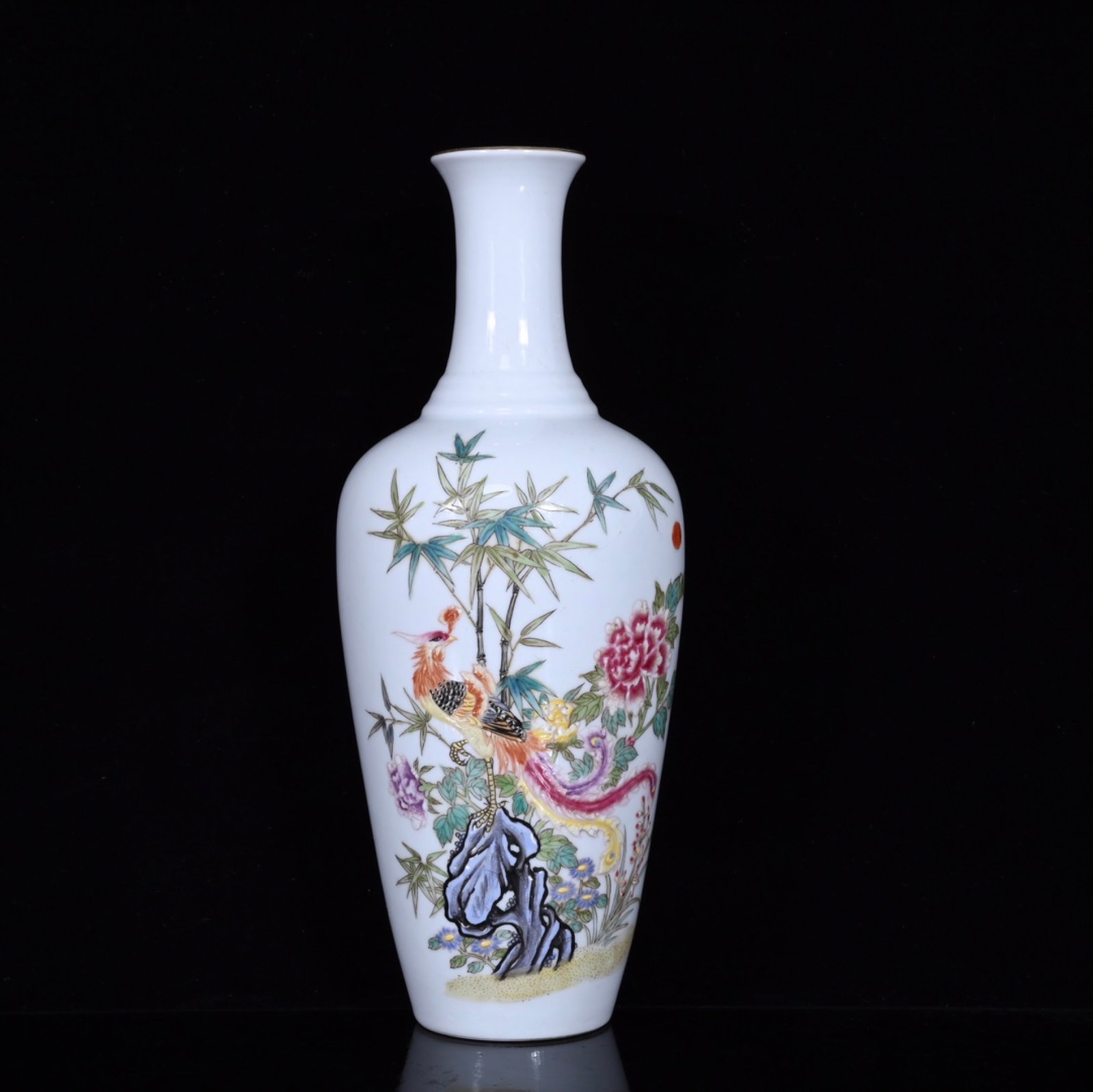 An Exquisite Famille-Rose Flower and Phoenix Pattern Vase: An Exquisite Famille-Rose Flower and Phoenix Pattern Vase,Qing Dynasty,China,Kangxi Four-character Mark,Size:9.8inx3.9in 粉彩花卉凤纹瓶,中国଀