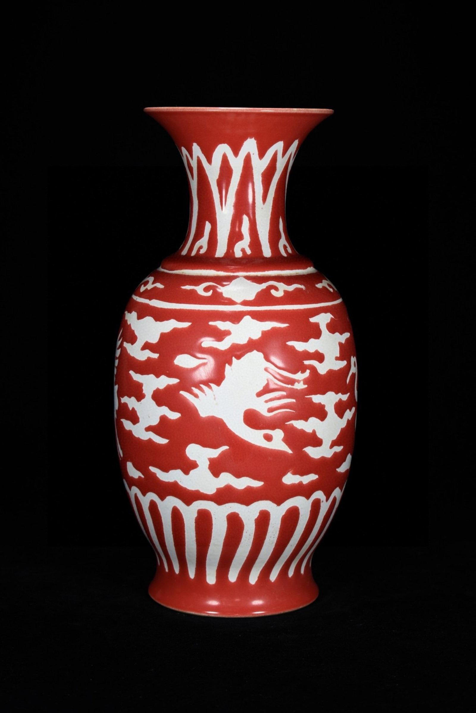 A Rare Red Glazed Auspicious Cloud and Crane Pattern Vase - 2