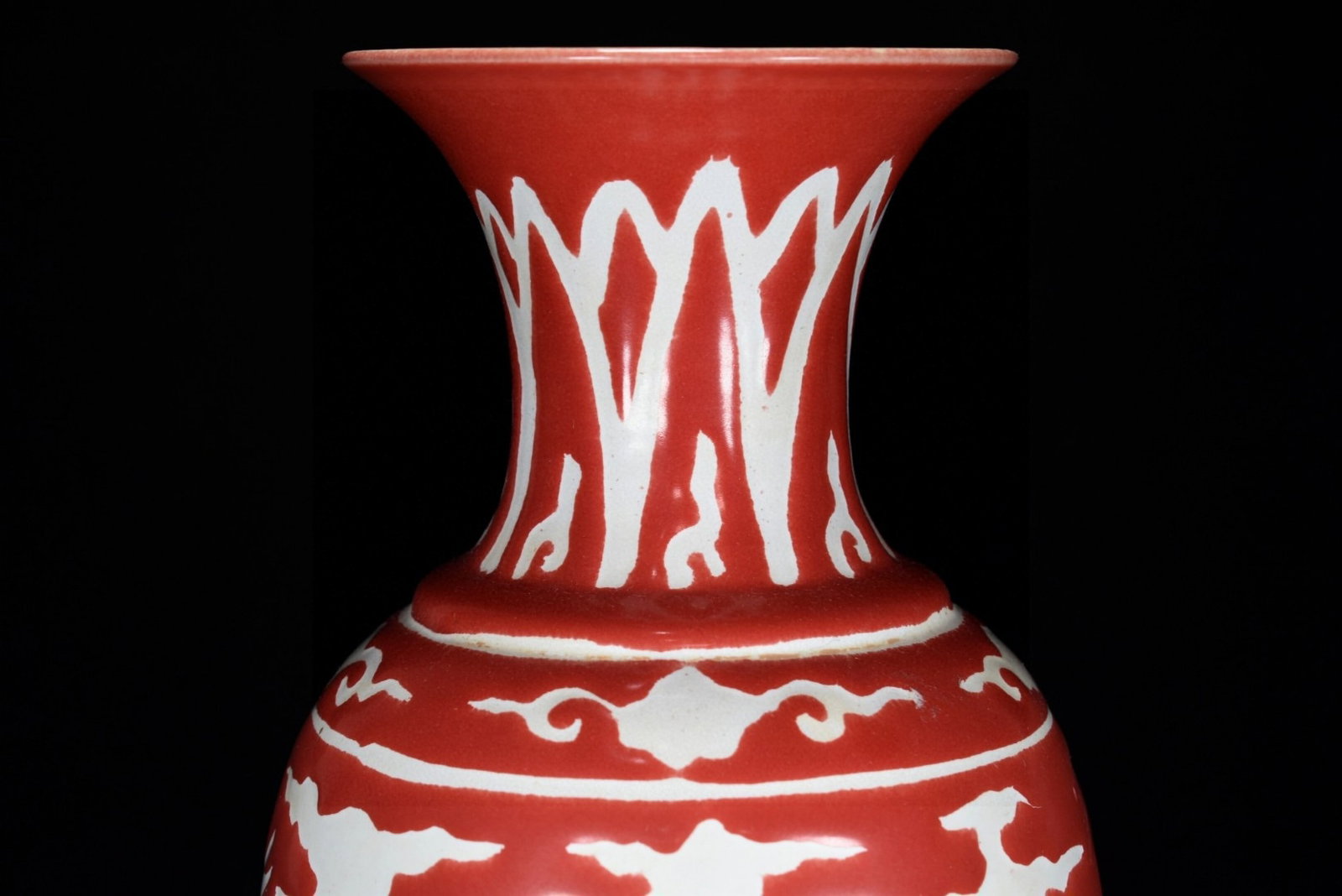 A Rare Red Glazed Auspicious Cloud and Crane Pattern Vase - 5