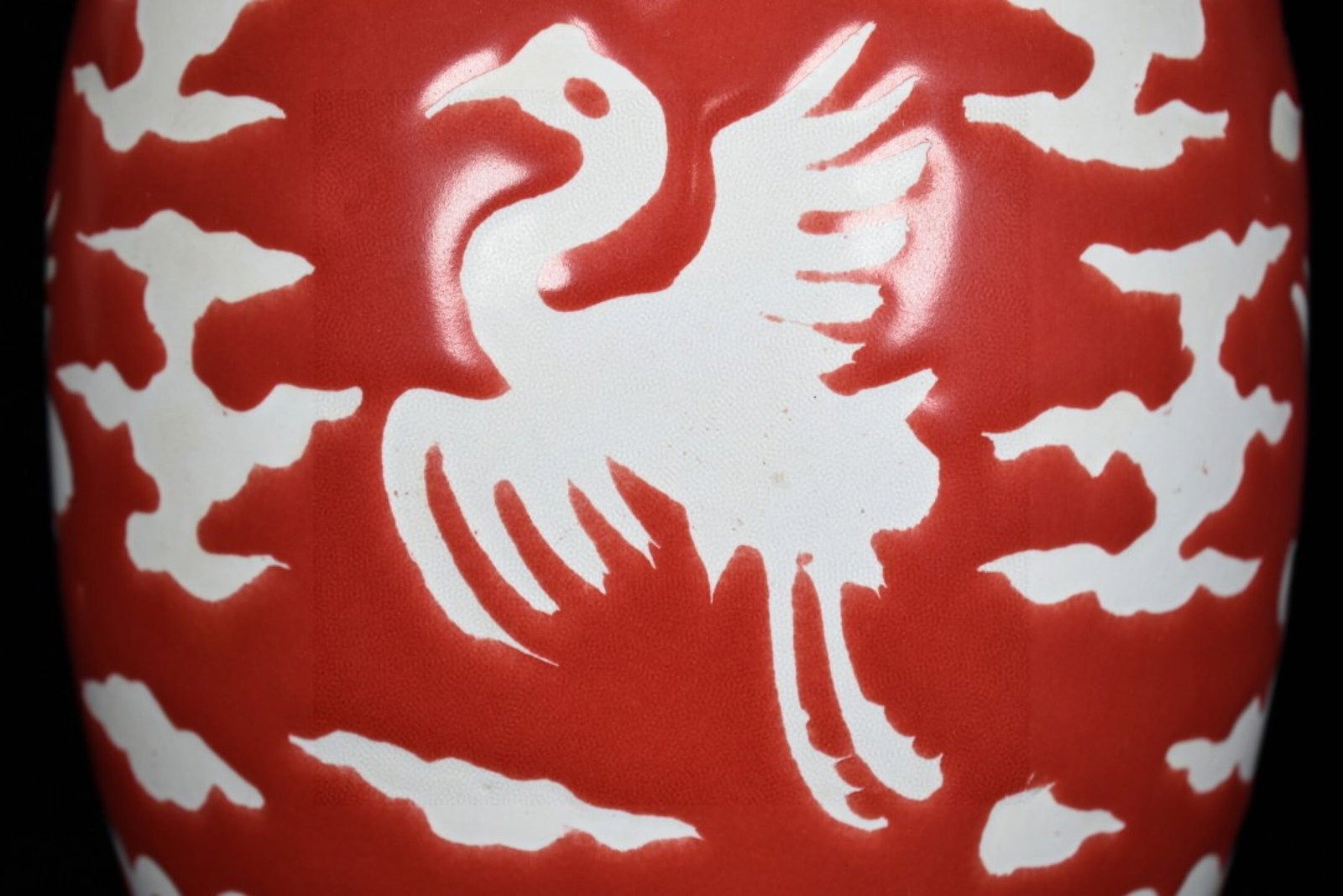 A Rare Red Glazed Auspicious Cloud and Crane Pattern Vase - 6