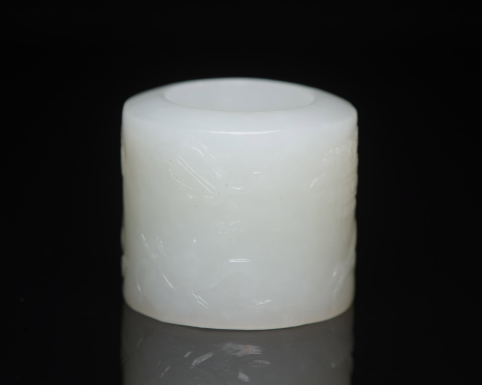 An Exquisite White Jade Eight Treasures Pattern Thumb Ring - 3