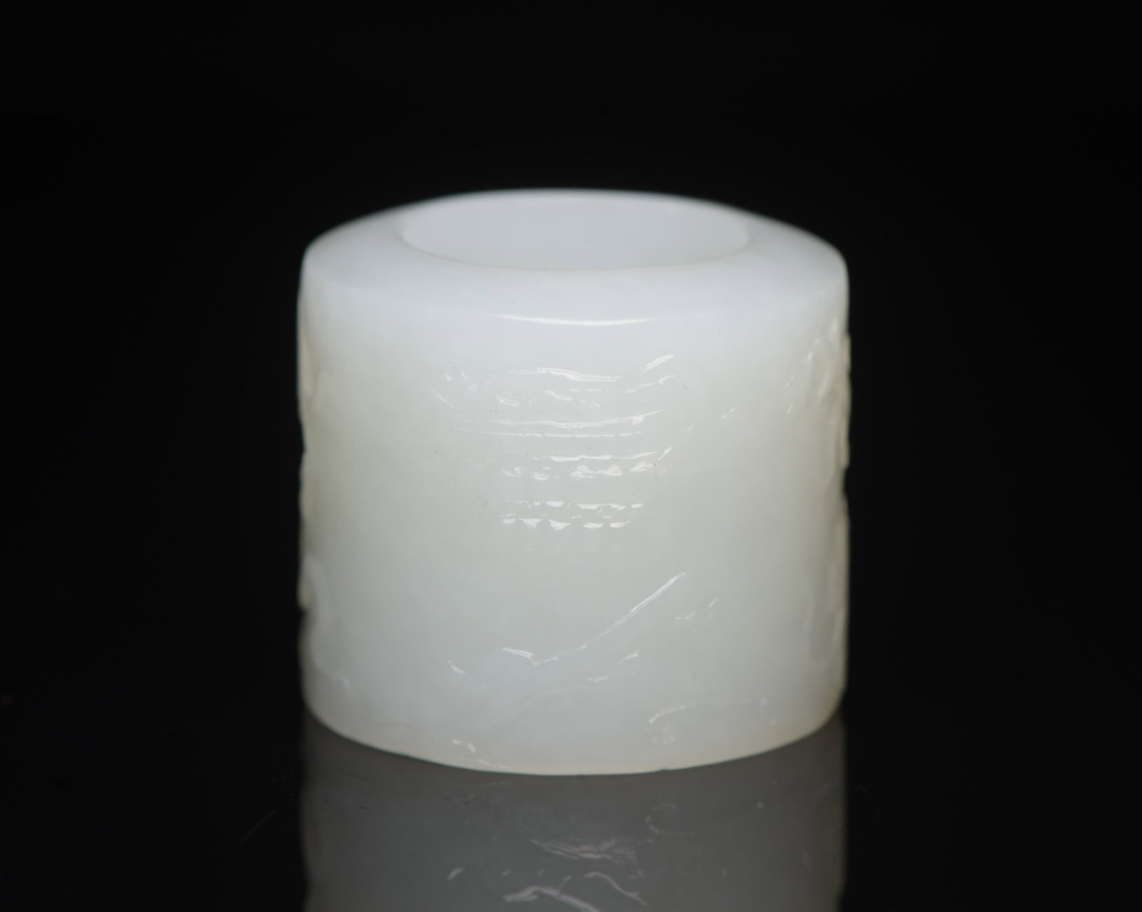 An Exquisite White Jade Eight Treasures Pattern Thumb Ring - 4