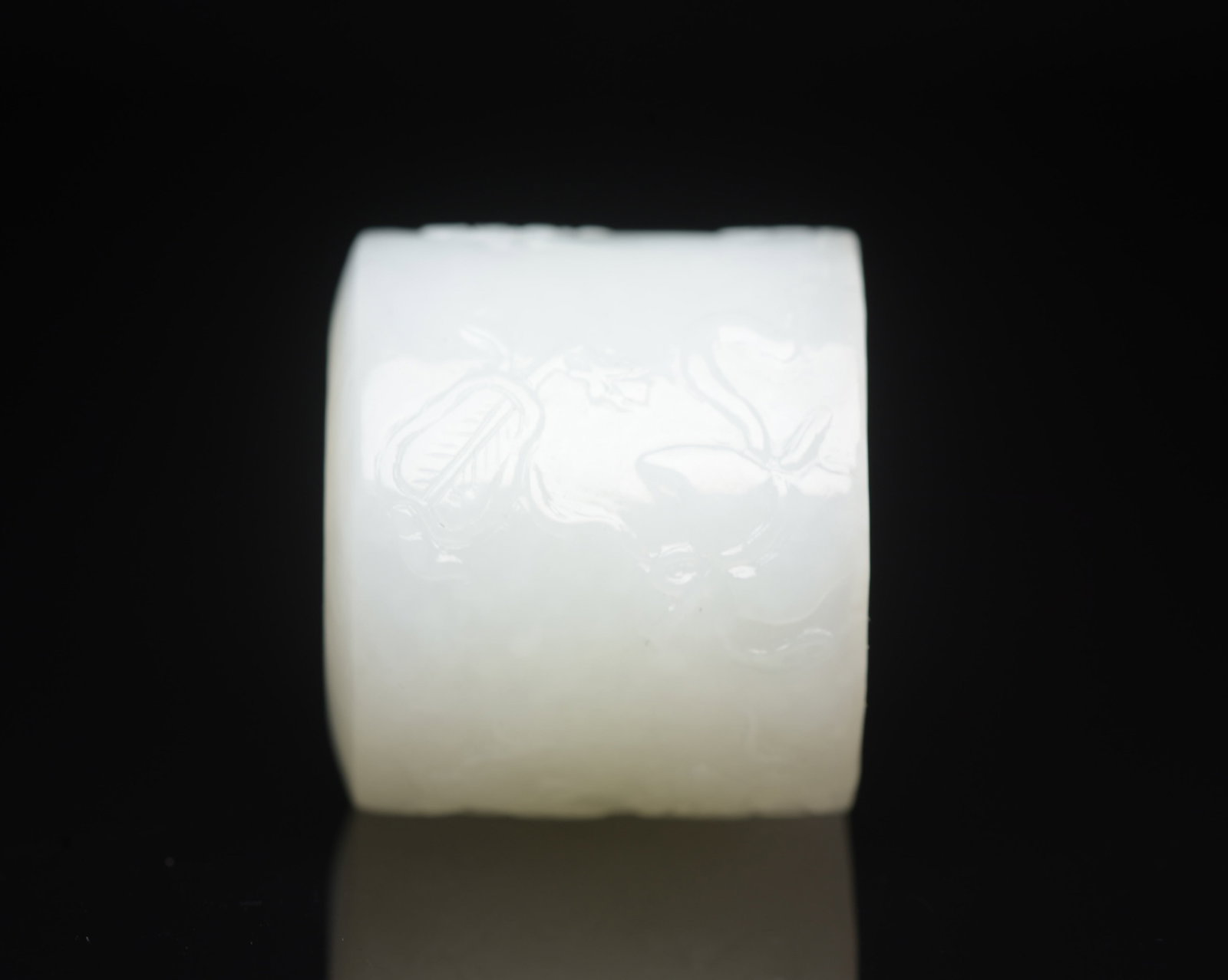 An Exquisite White Jade Eight Treasures Pattern Thumb Ring - 6