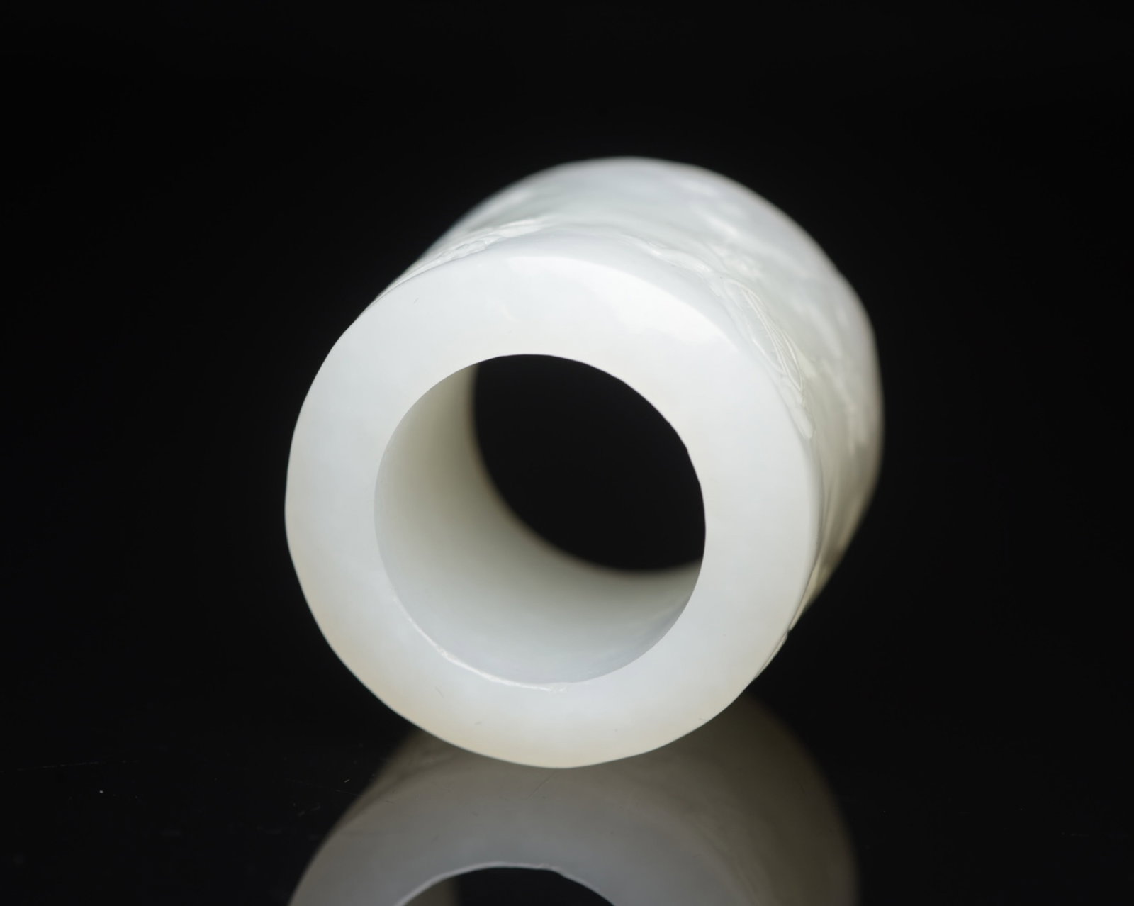 An Exquisite White Jade Eight Treasures Pattern Thumb Ring - 7