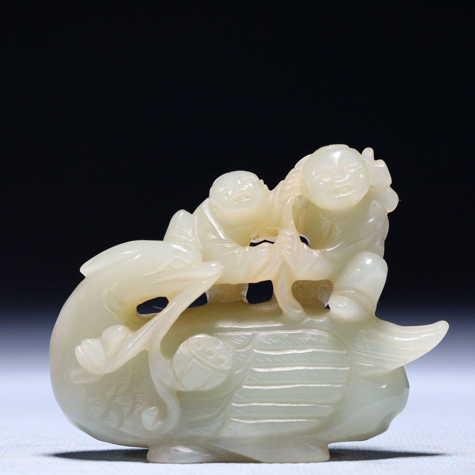 An Exquisite White Jade Figure Ornament: An Exquisite White Jade Figure Ornament,Qing Dynasty,China,Size:2.8inx1inx2.2in,Weight:116g 白玉人物摆件,中国清代