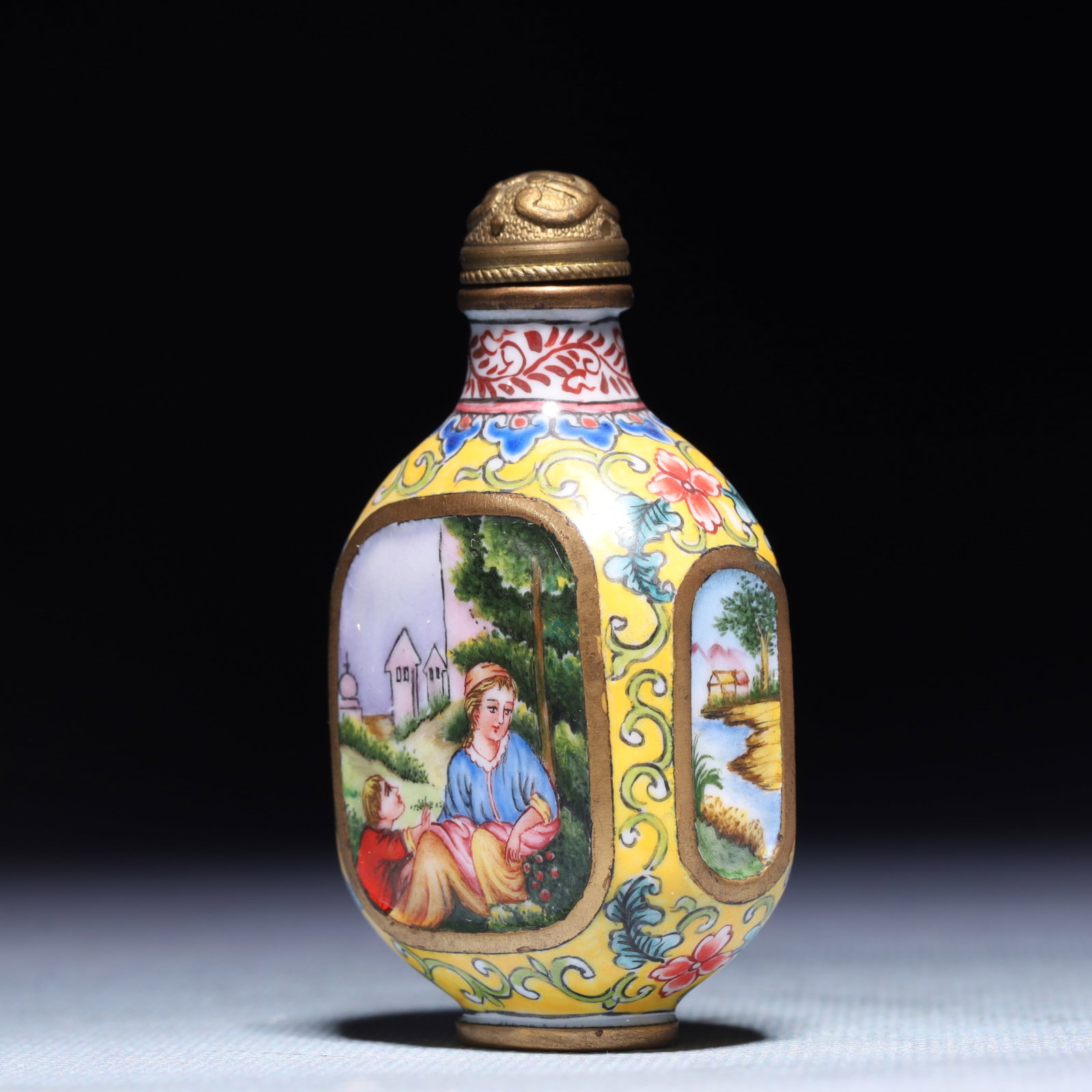 An Exquisite Painted Enamel Figure Pattern Snuff Bottle - 2