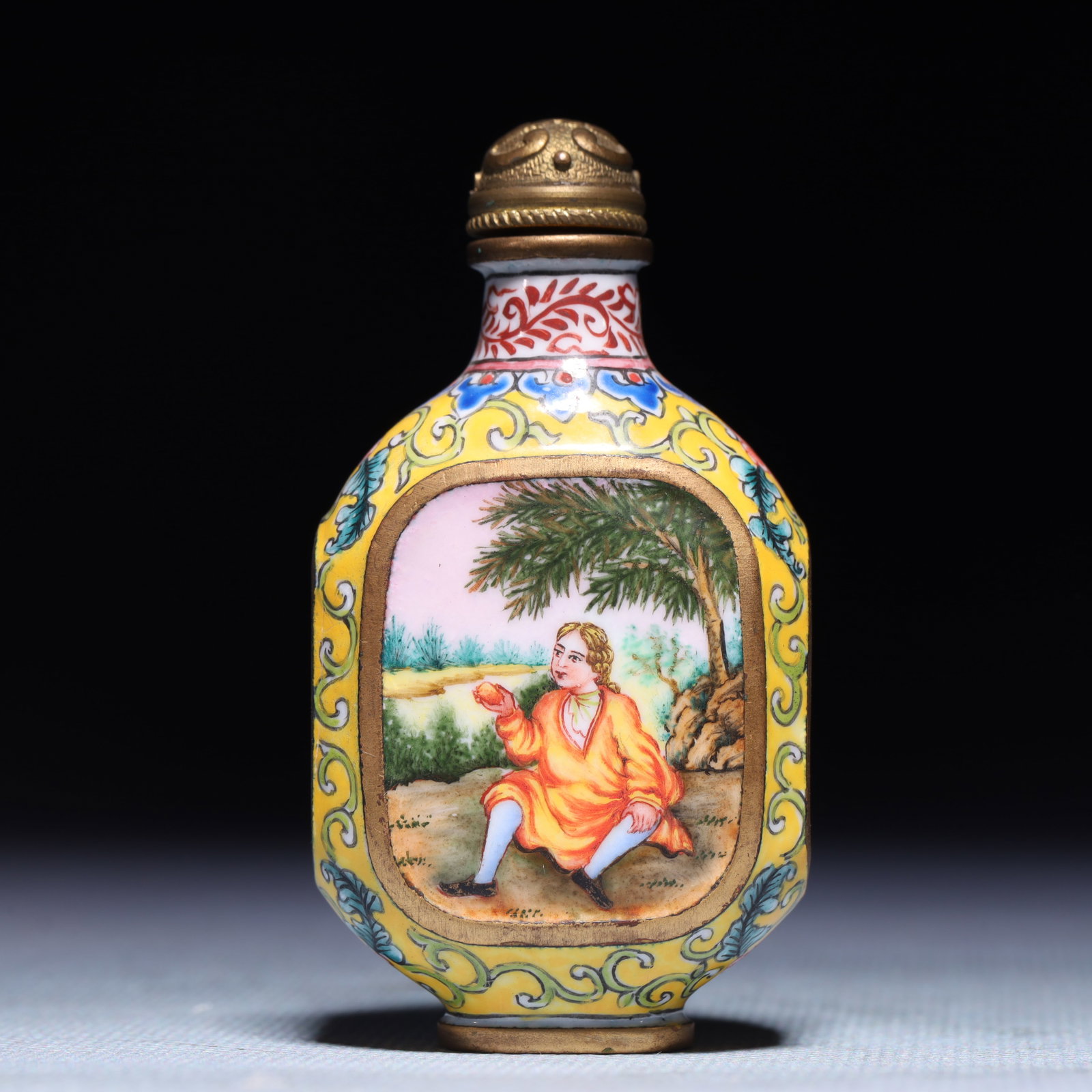 An Exquisite Painted Enamel Figure Pattern Snuff Bottle - 4