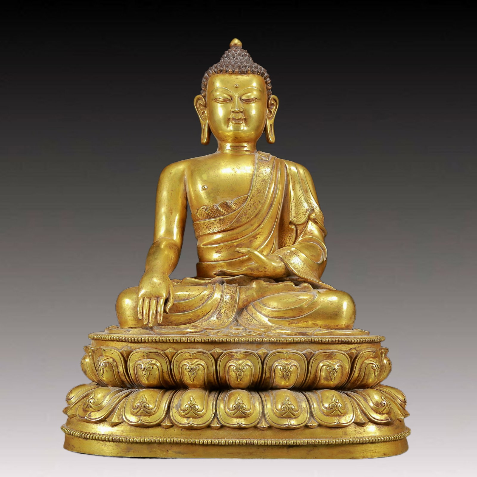 A Solemn Gilt Bronze Statue of Sakyamuni: A Solemn Gilt Bronze Statue of Sakyamuni,Ming Dynasty, China,Size:14.2inx10.6inx19.3in,Weight:19705g 铜鎏金释迦摩尼像，明代
