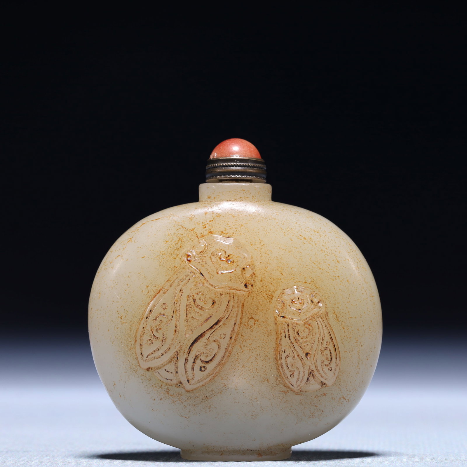 An Exquisite White Jade Cicada Pattern Snuff Bottle: An Exquisite White Jade Cicada Pattern Snuff Bottle,Qing Dynasty,China,Size:2inx0.8inx2.4in,Weight:86.6g 白玉蝉纹鼻烟壶,中国清代