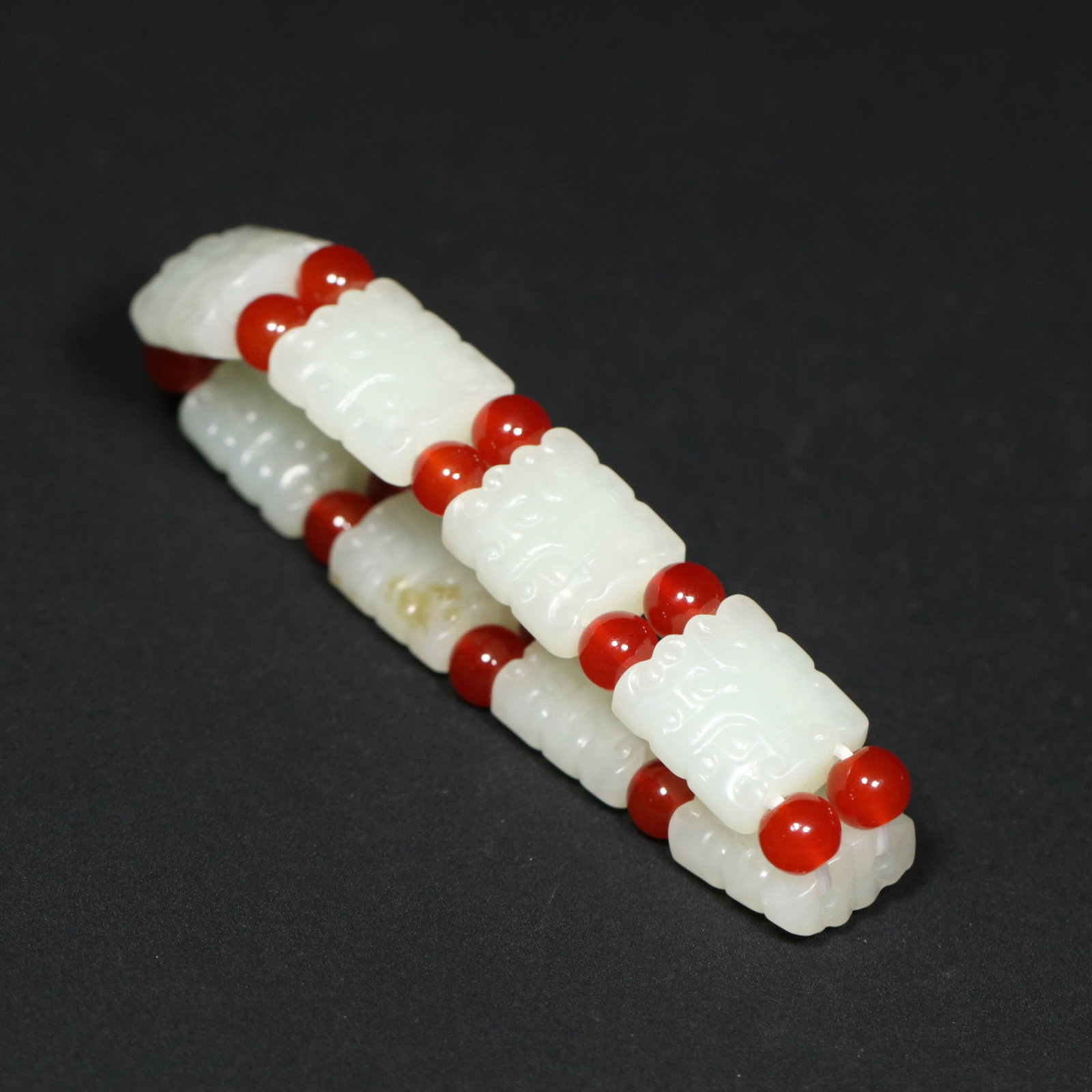 An Exquisite White Jade Beast-Face Pattern Bracelet - 3