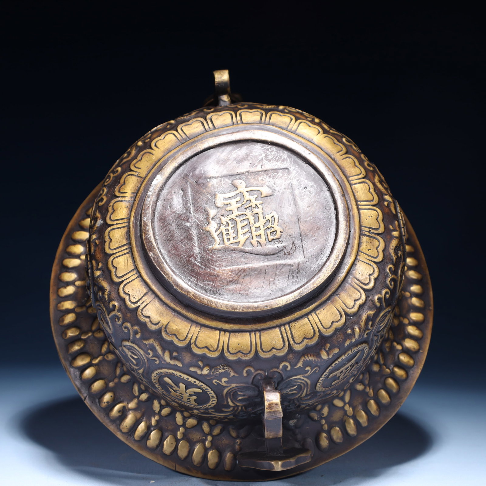 An Exquisite Bronze Lotus Pattern Double-Ears Basin - 10