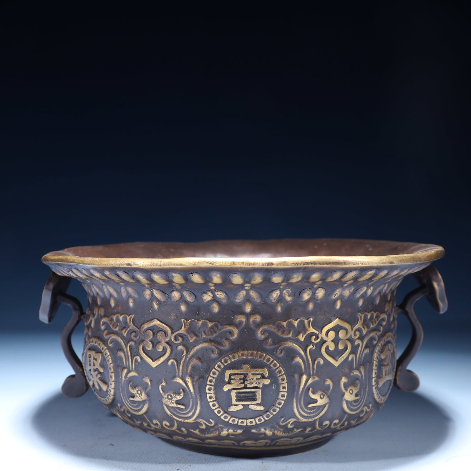 An Exquisite Bronze Lotus Pattern Double-Ears Basin - 2
