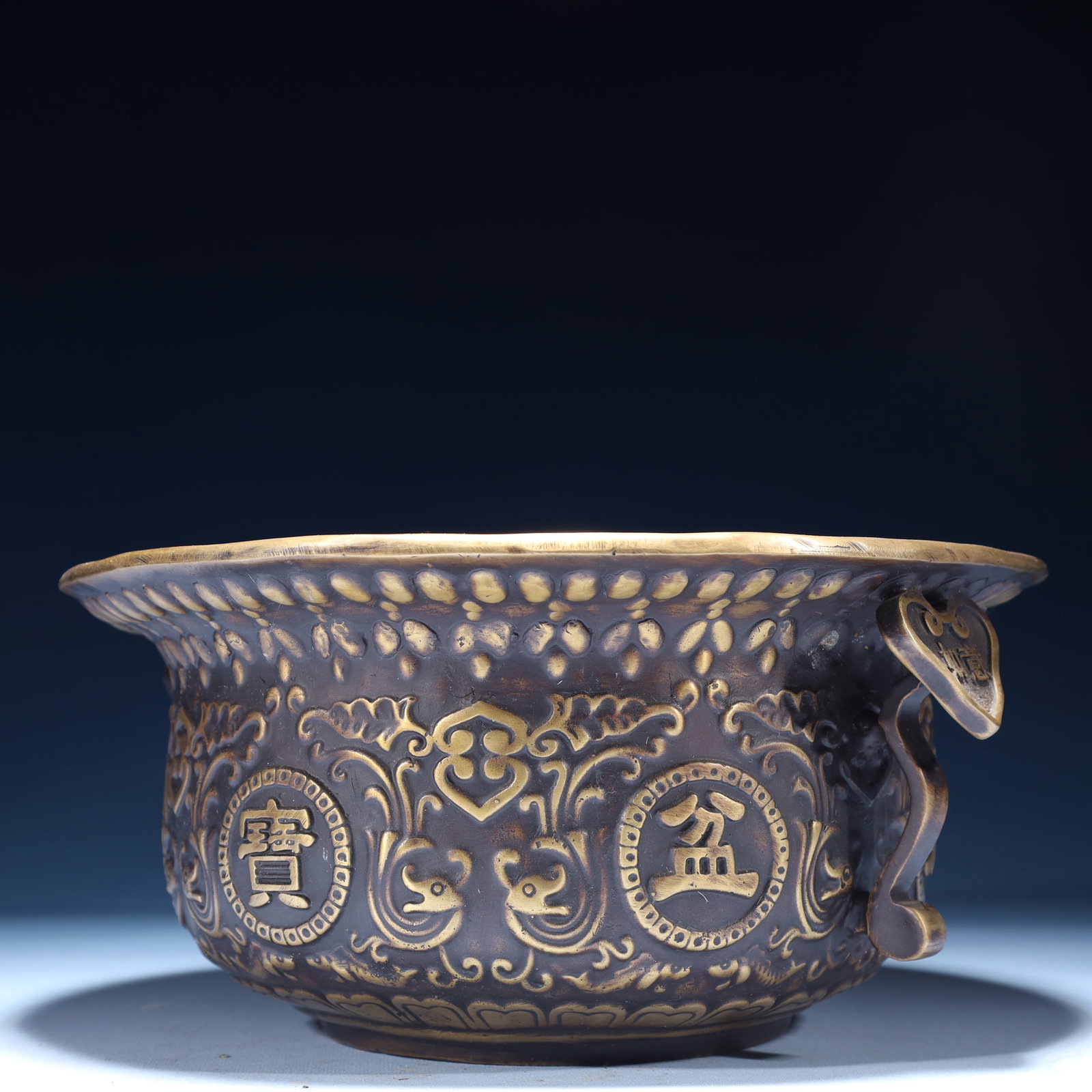 An Exquisite Bronze Lotus Pattern Double-Ears Basin - 4