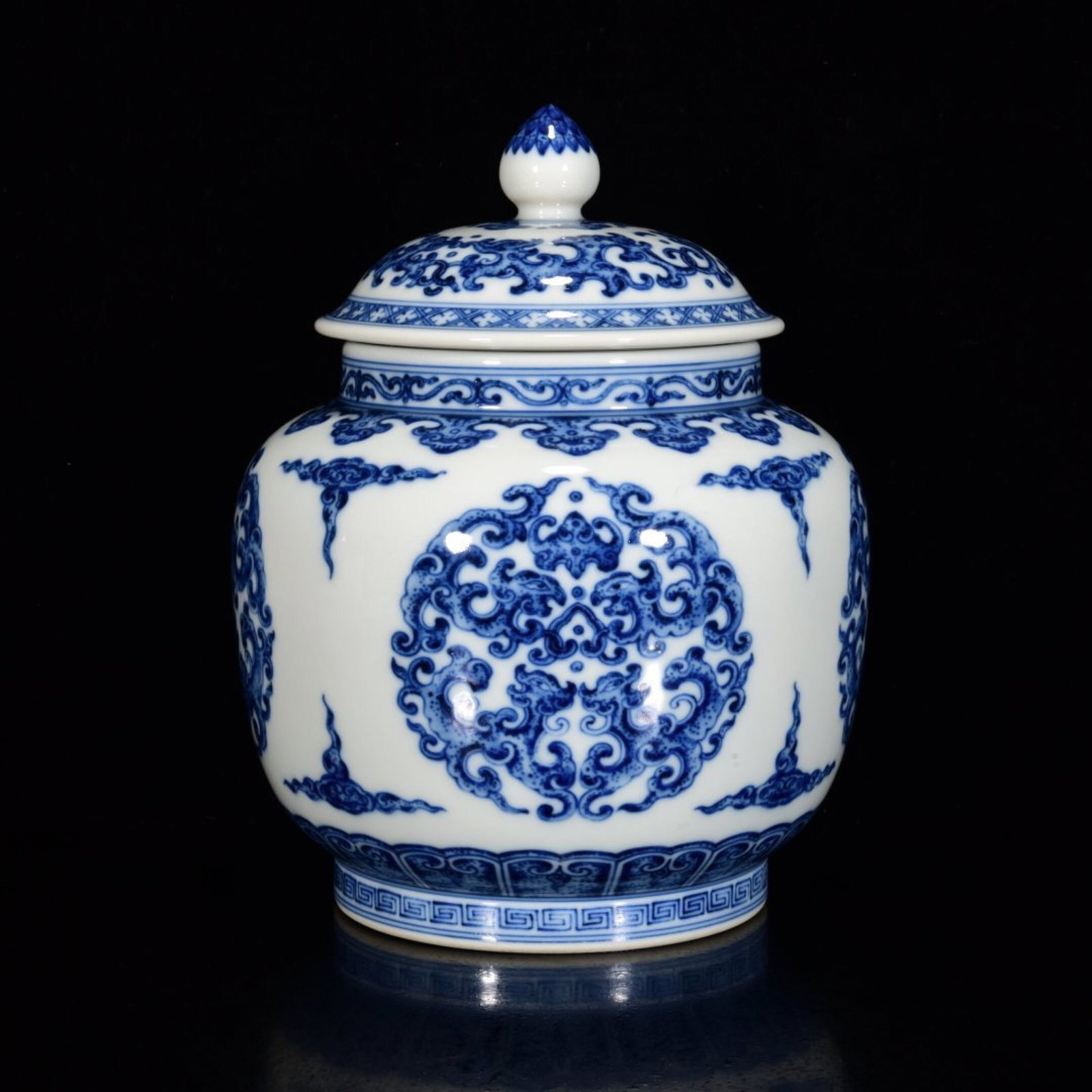 An Exquisite Blue and White Auspicious Cloud and Dragon Pattern Jar with Cover: An Exquisite Blue and White Auspicious Cloud and Dragon Pattern Jar with Cover,Qing Dynasty,China,Qianlong Six-character Mark,Size:7.9inx5.9in 青花祥云龙纹盖&