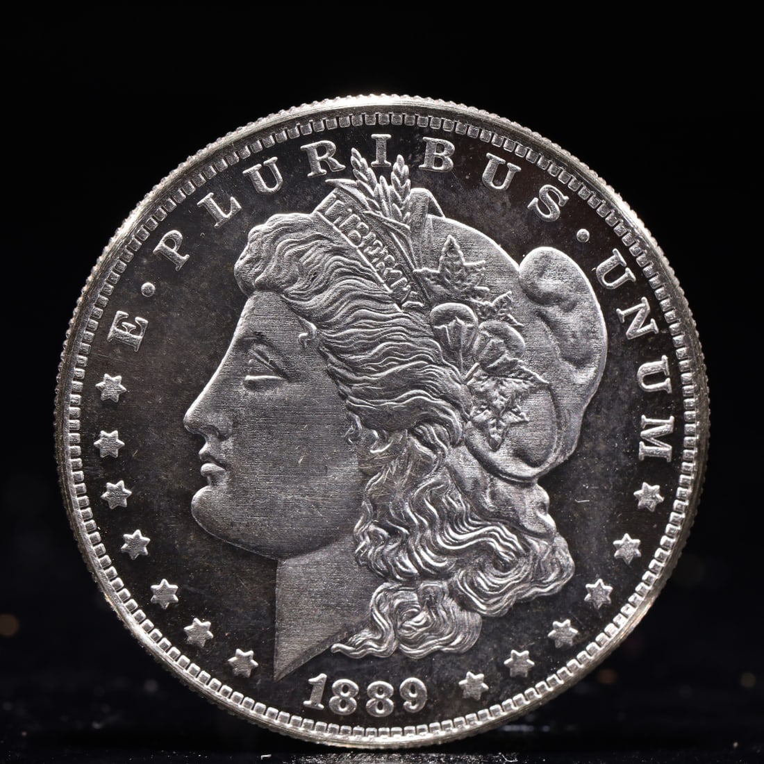 USA Morgan Dollar 1889 Coin: Obv: profile bust with date below and E PLURIBUS UNUM legend and stars around. Rev: eagle with In God we trust above within wreath with UNITED STATES OF AMERICA ONE DOLLAR legend. IN GOD WE TRUST / LI