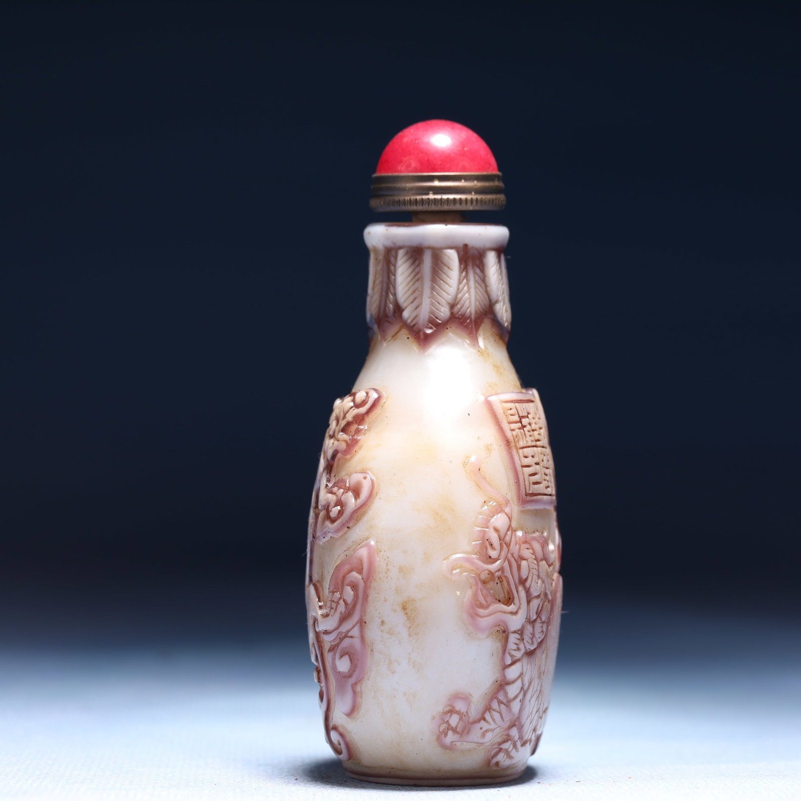 An Exquisite Glass Auspicious Beast Pattern Snuff Bottle - 3