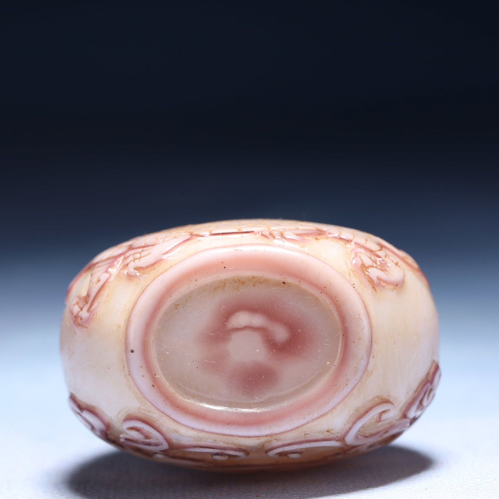 An Exquisite Glass Auspicious Beast Pattern Snuff Bottle - 8