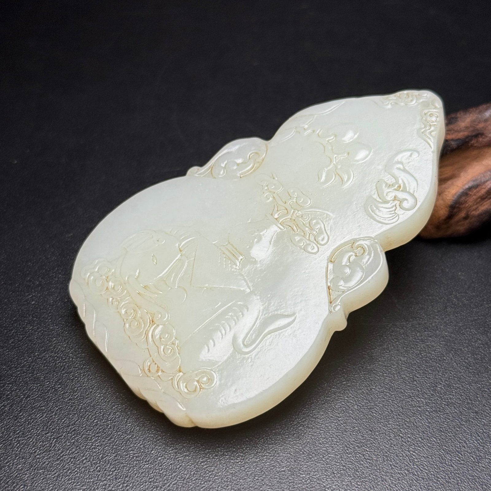 An Exquisite White Jade Elephant Pattern Pendant - 4