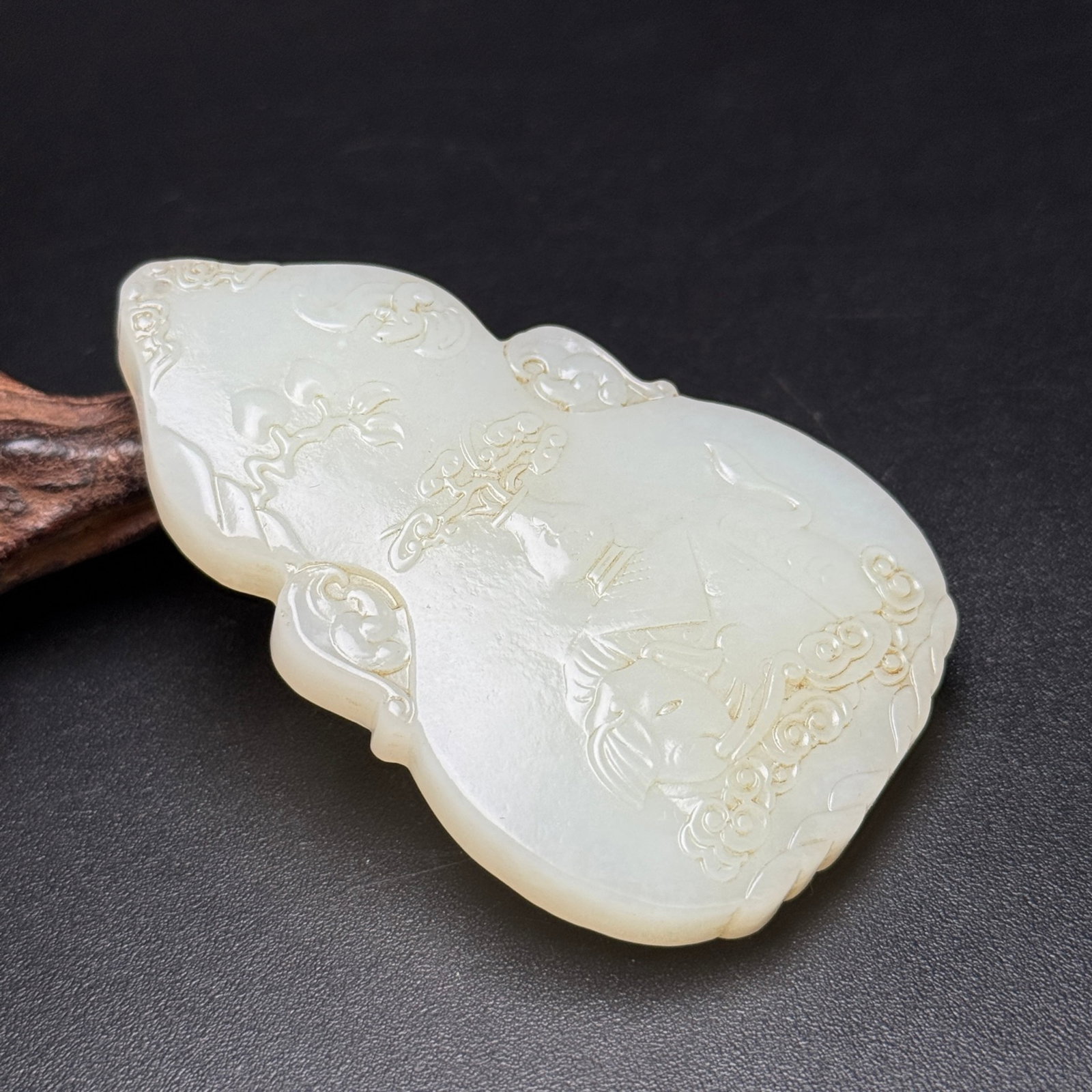 An Exquisite White Jade Elephant Pattern Pendant - 5