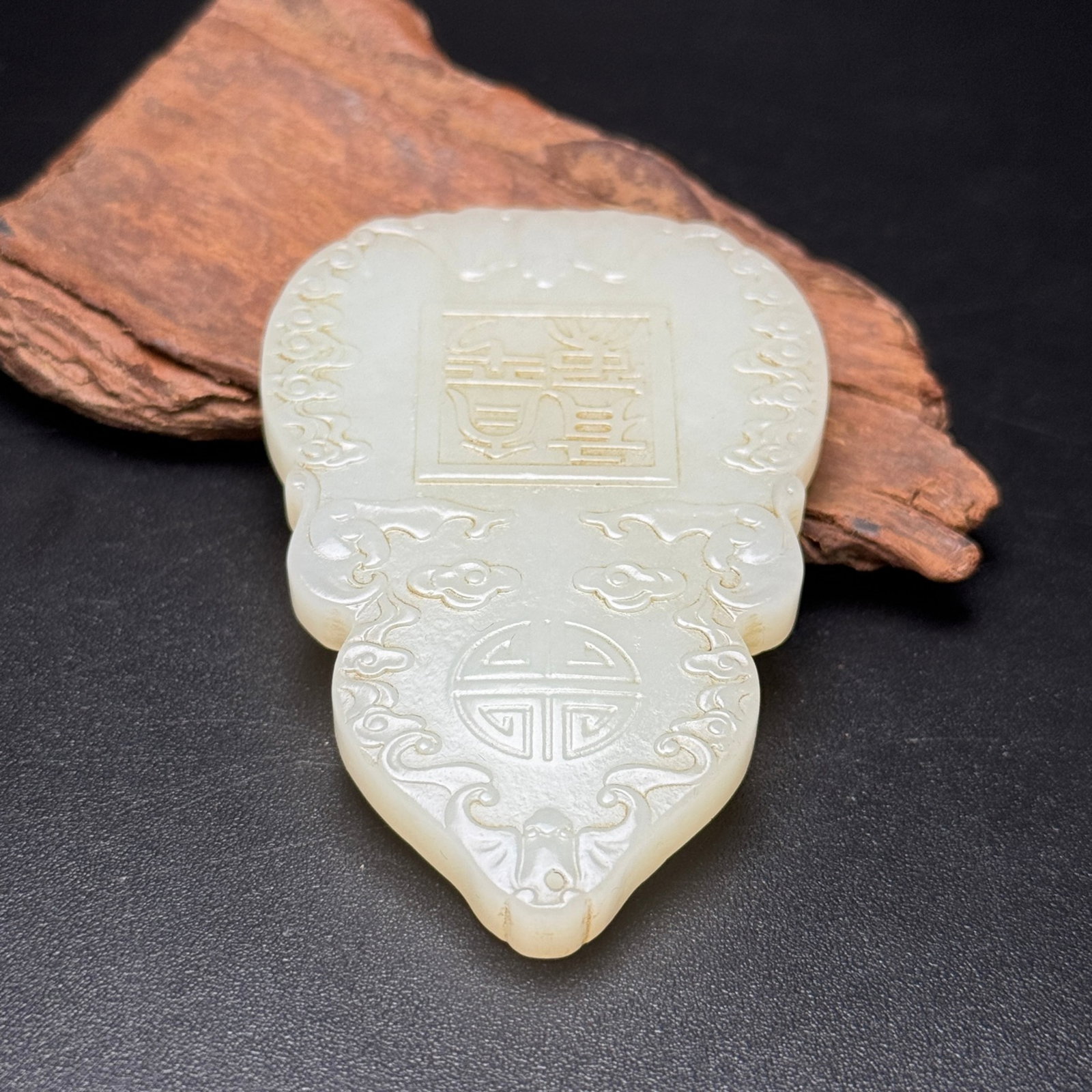 An Exquisite White Jade Elephant Pattern Pendant - 6