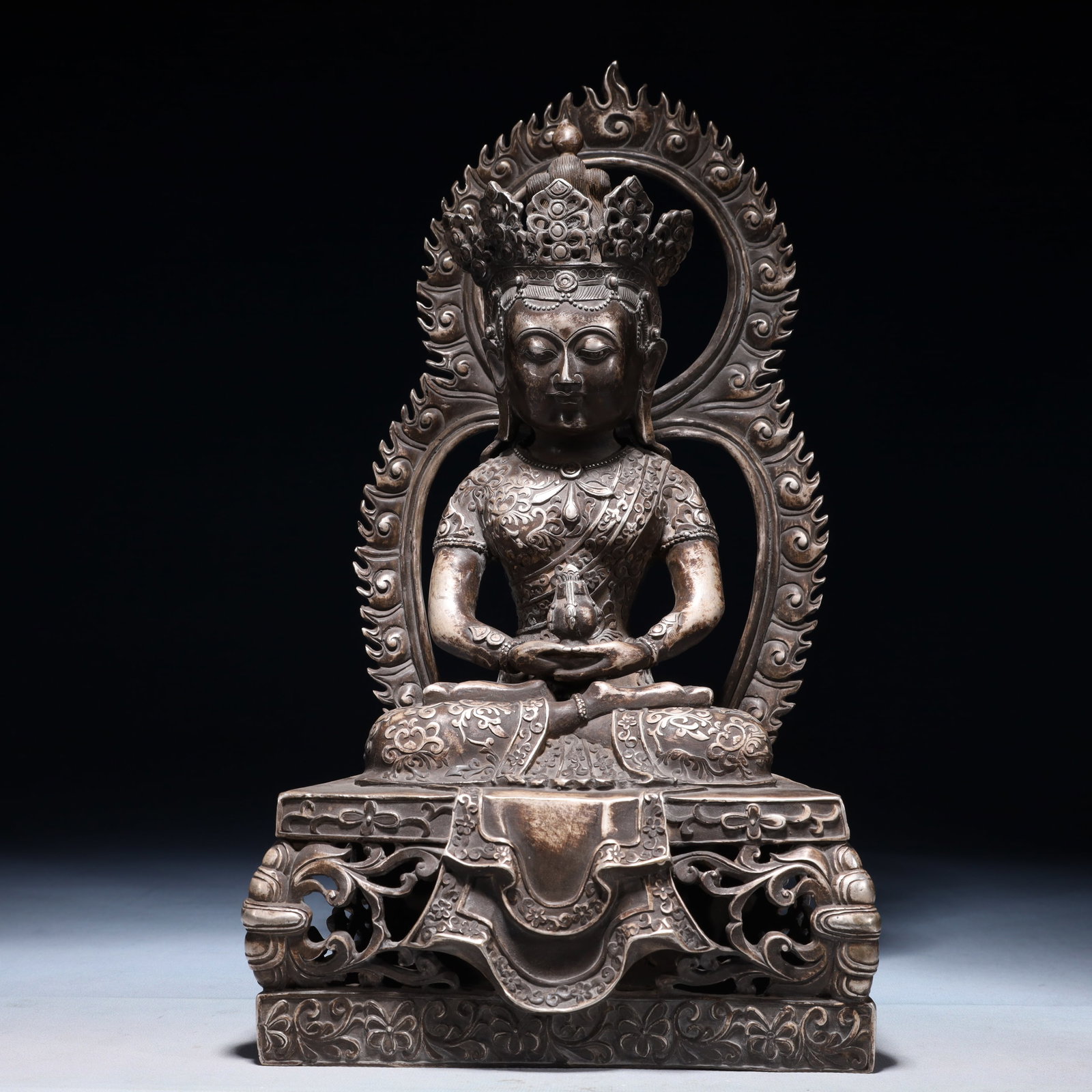 A Solemn Silver-plated Bronze Lotus Pattern Statue of Avalokitesvara: A Solemn Silver-plated Bronze Lotus Pattern Statue of Avalokitesvara,Qing Dynasty,China,Size:8.7inx5.5inx15.7in,Weight:4100g