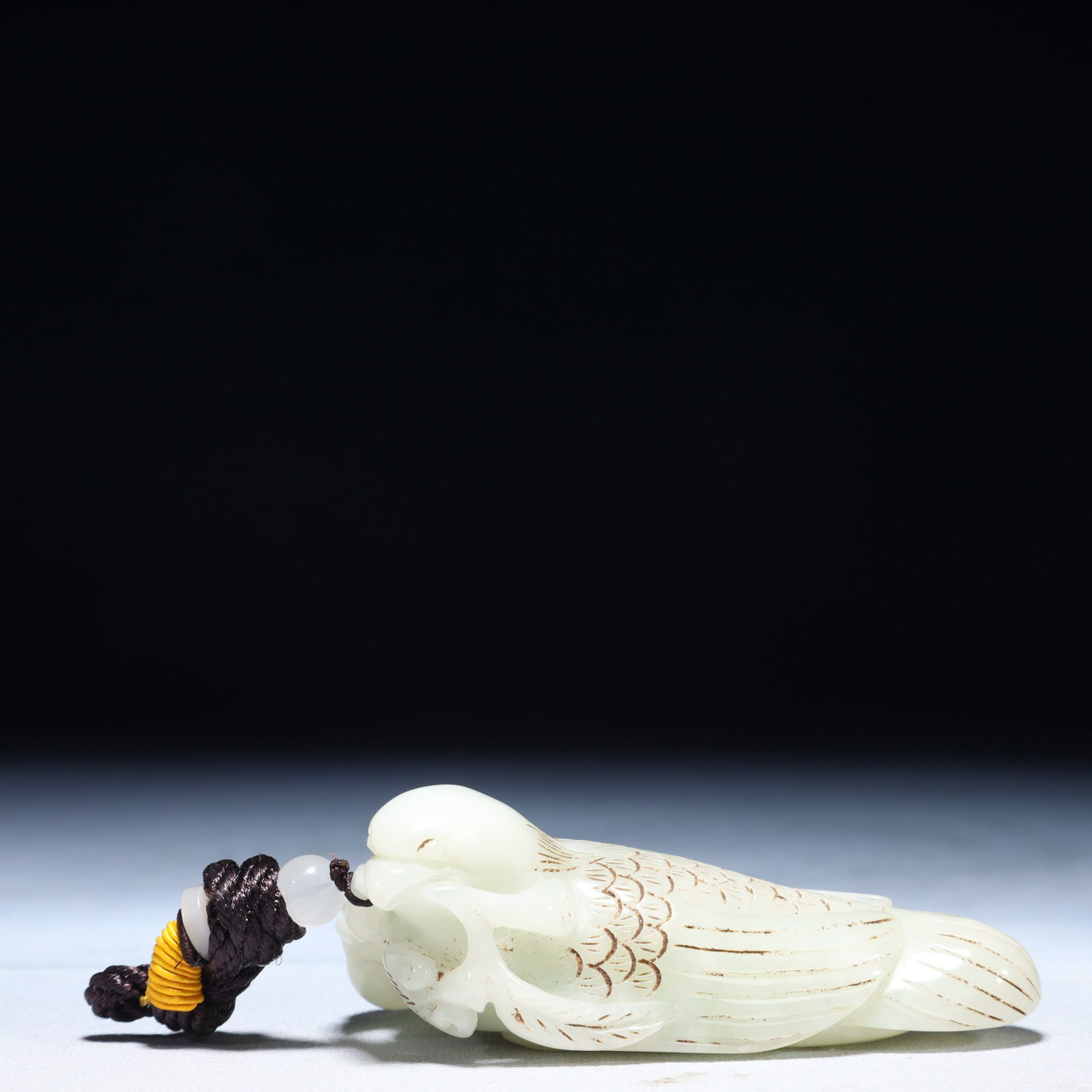 An Exquisite White Jade Bird Pendant: An Exquisite White Jade Bird Pendant,Qing Dynasty,China,Size:3.9inx2.2inx1.2in,Weight:169.7g 白玉鸟挂件,中国清代