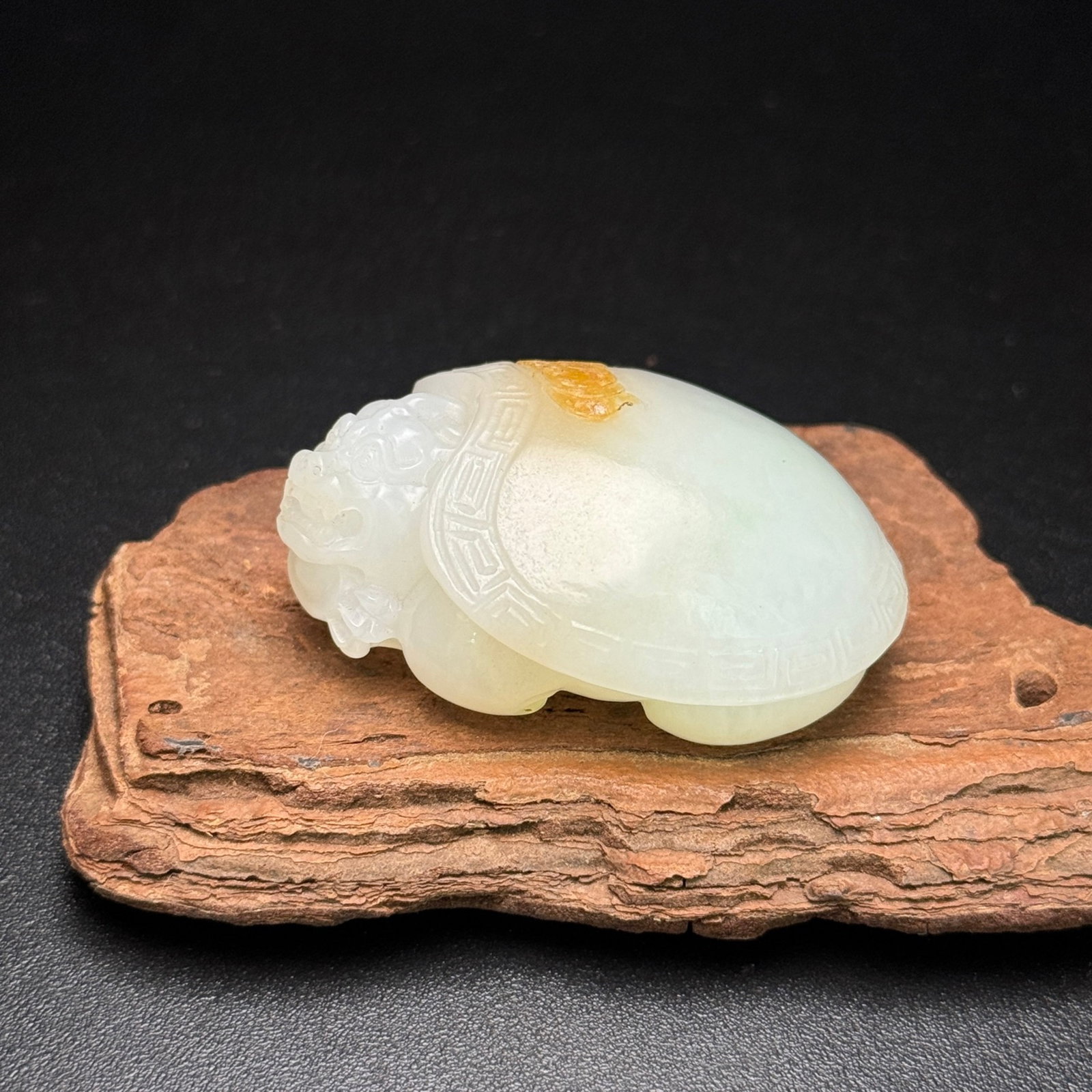 An Exquisite White Jade Dragon Turtle Ornament: An Exquisite White Jade Dragon Turtle Ornament,Qing Dynasty,China,Size:1.9inx1.4inx0.8in,Weight:52g 白玉龙龟摆件,中国清代