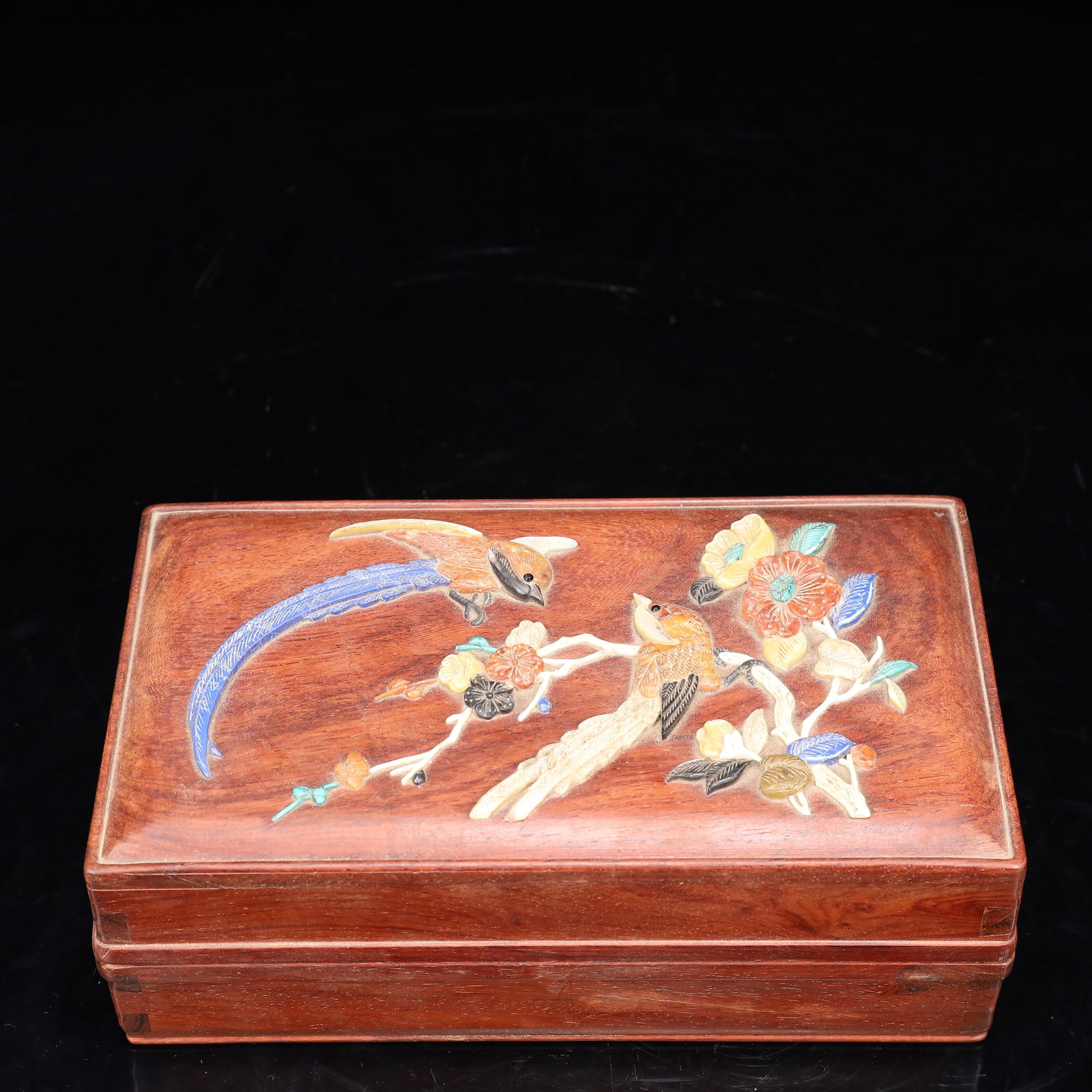 An Exquisite Huanghuali wood Inlaid Gems Flower and Bird Pattern Box with Cover: An Exquisite Huanghuali wood Inlaid Gems Flower and Bird Pattern Box with Cover,Qing Dynasty, China,Size:8.3inx4.7inx2.8in,Weight:700g 黄花梨木器嵌百宝&
