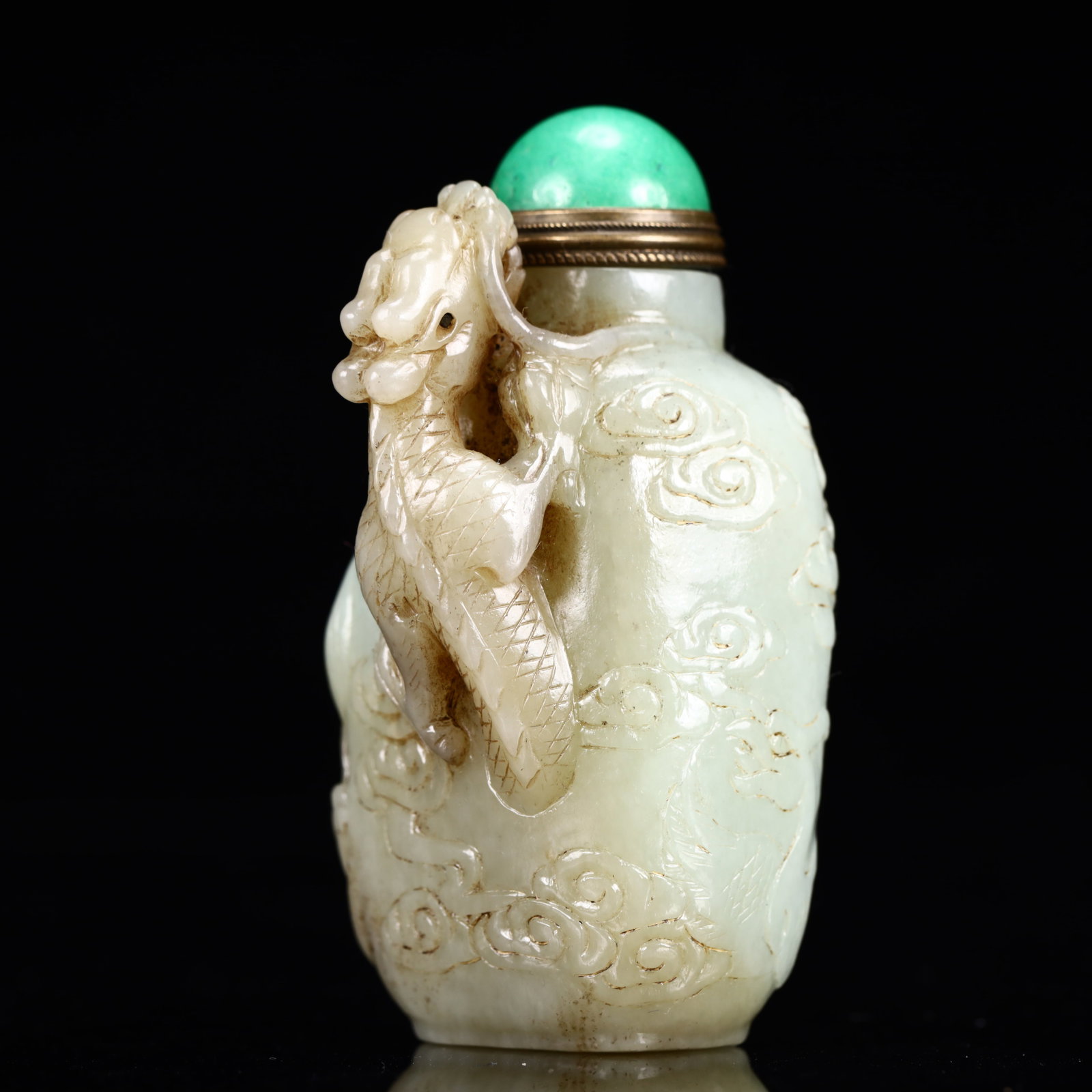 An Exquisite White Jade Auspicious Cloud and Dragon Pattern Snuff Bottle: An Exquisite White Jade Auspicious Cloud and Dragon Pattern Snuff Bottle,Qing Dynasty, China,Size:2inx3.3in,Weight:206g
