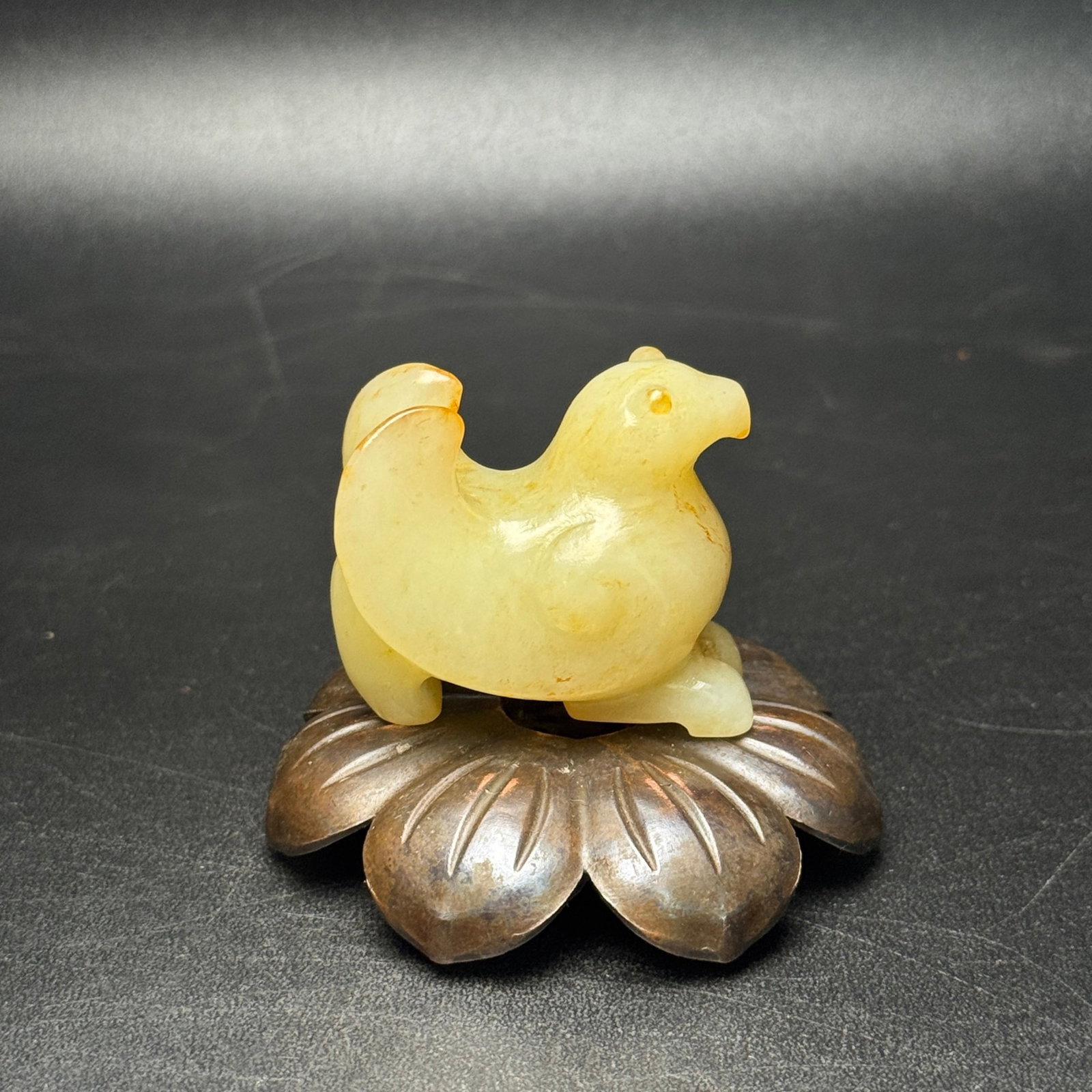 An Exquisite Archaic Jade Bird Ornament: An Exquisite Archaic Jade Bird Ornament,Western Zhou Dynasty,China,Size:1.7inx1.5inx1in,Weight:51g 高古玉鸟摆件,中国西周时期