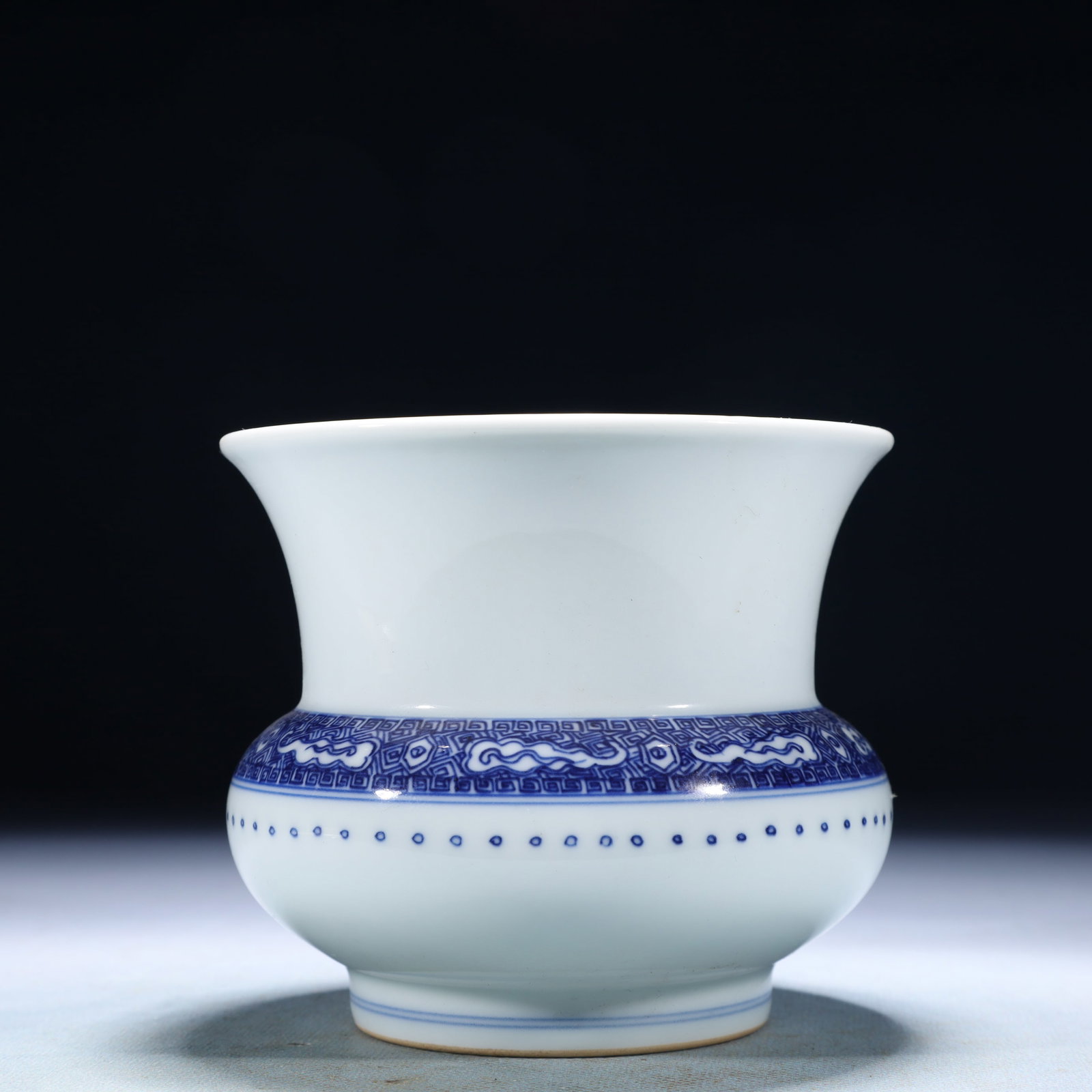 An Exquisite Blue and White Auspicious Cloud Pattern Jar: An Exquisite Blue and White Auspicious Cloud Pattern Jar,Qing Dynasty,China,Kangxi Six-character Mark,Size:4.5inx4.1in,Weight:500g