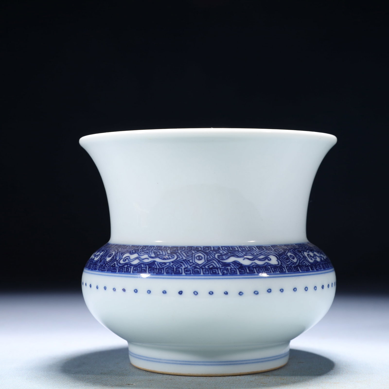 An Exquisite Blue and White Auspicious Cloud Pattern Jar - 5