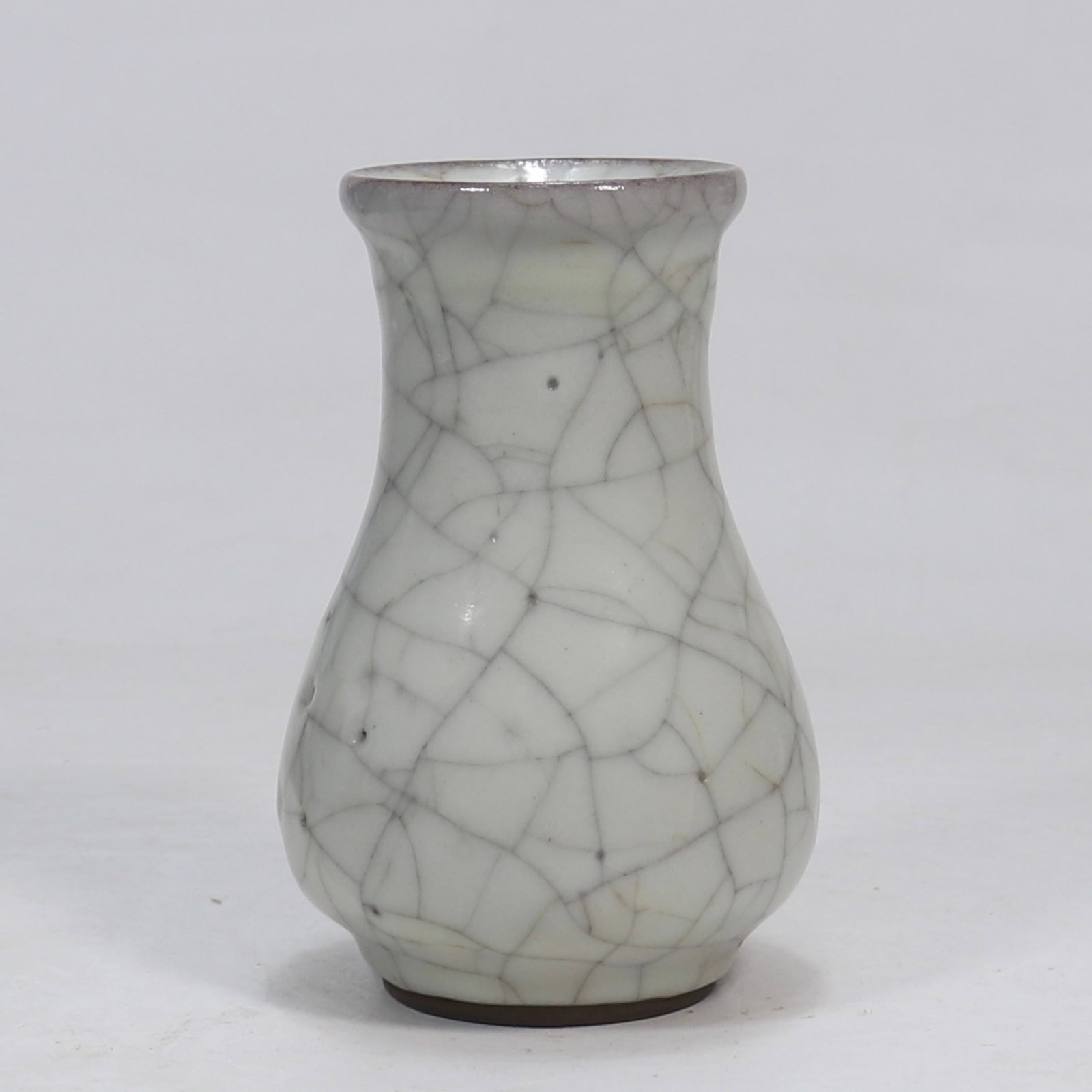 An Exquisite Guan yao White Glazed Vase (1 of 8)