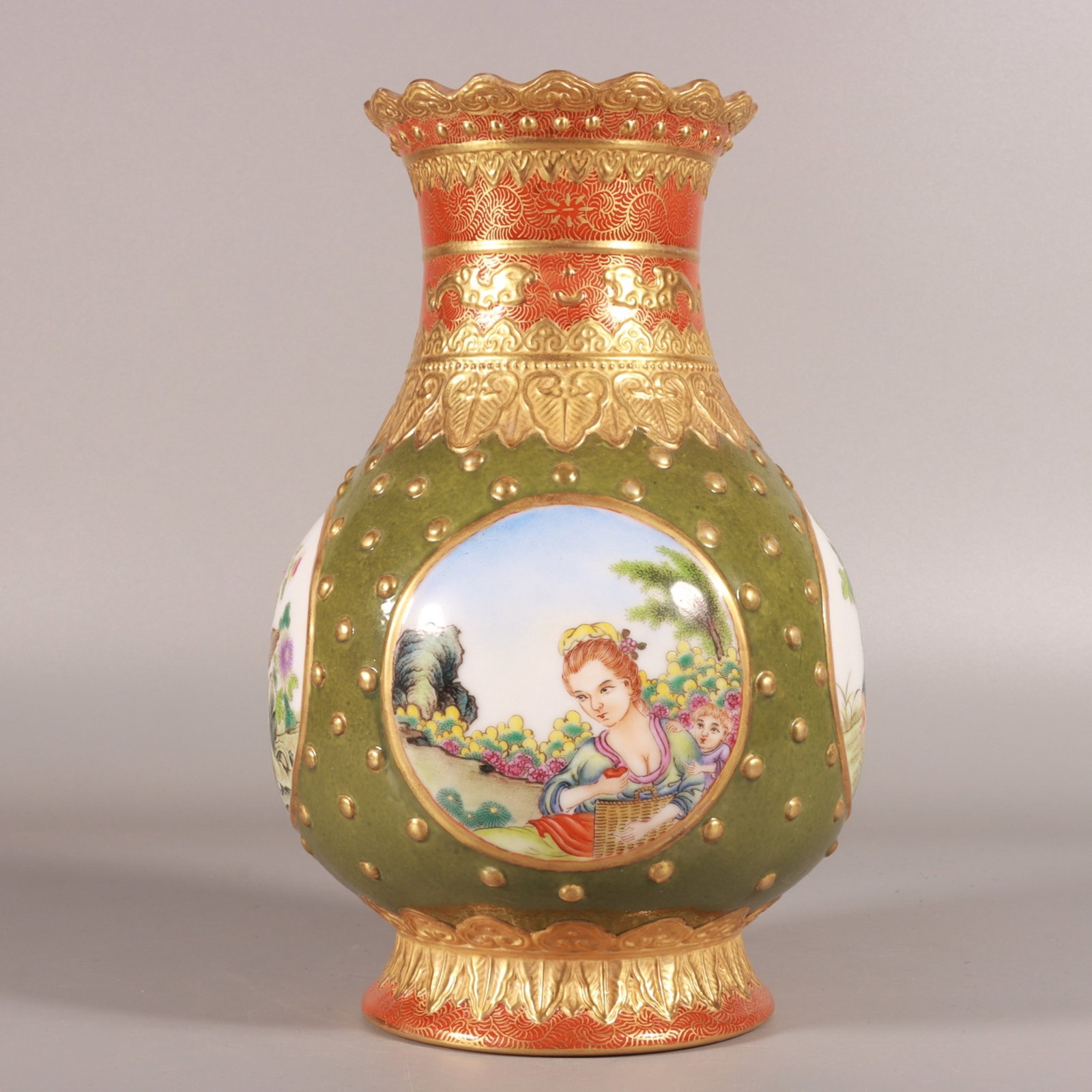 An Exquisite Enamel Painted Gold Figure Pattern Vase: An Exquisite Enamel Painted Gold Figure Pattern Vase,Qing Dynasty,China,Qianlong Four-character Mark,Size:8.3inx5.3in 珐琅彩描金人物纹瓶,中&